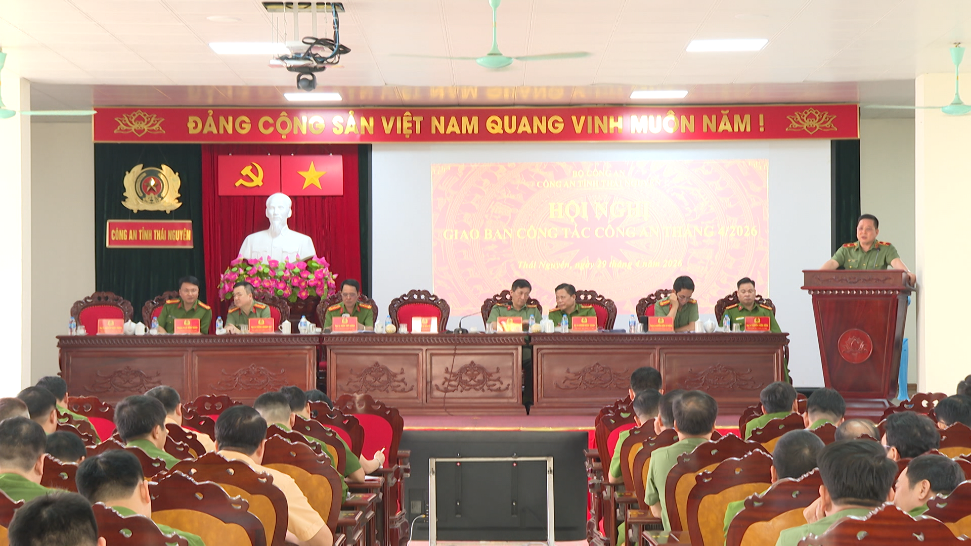 Triệt phá đường dây lừa đảo núp bóng “Hệ sinh thái khởi nghiệp” Canvanex, chiếm đoạt hơn 100 tỷ đồng - Ảnh 4.