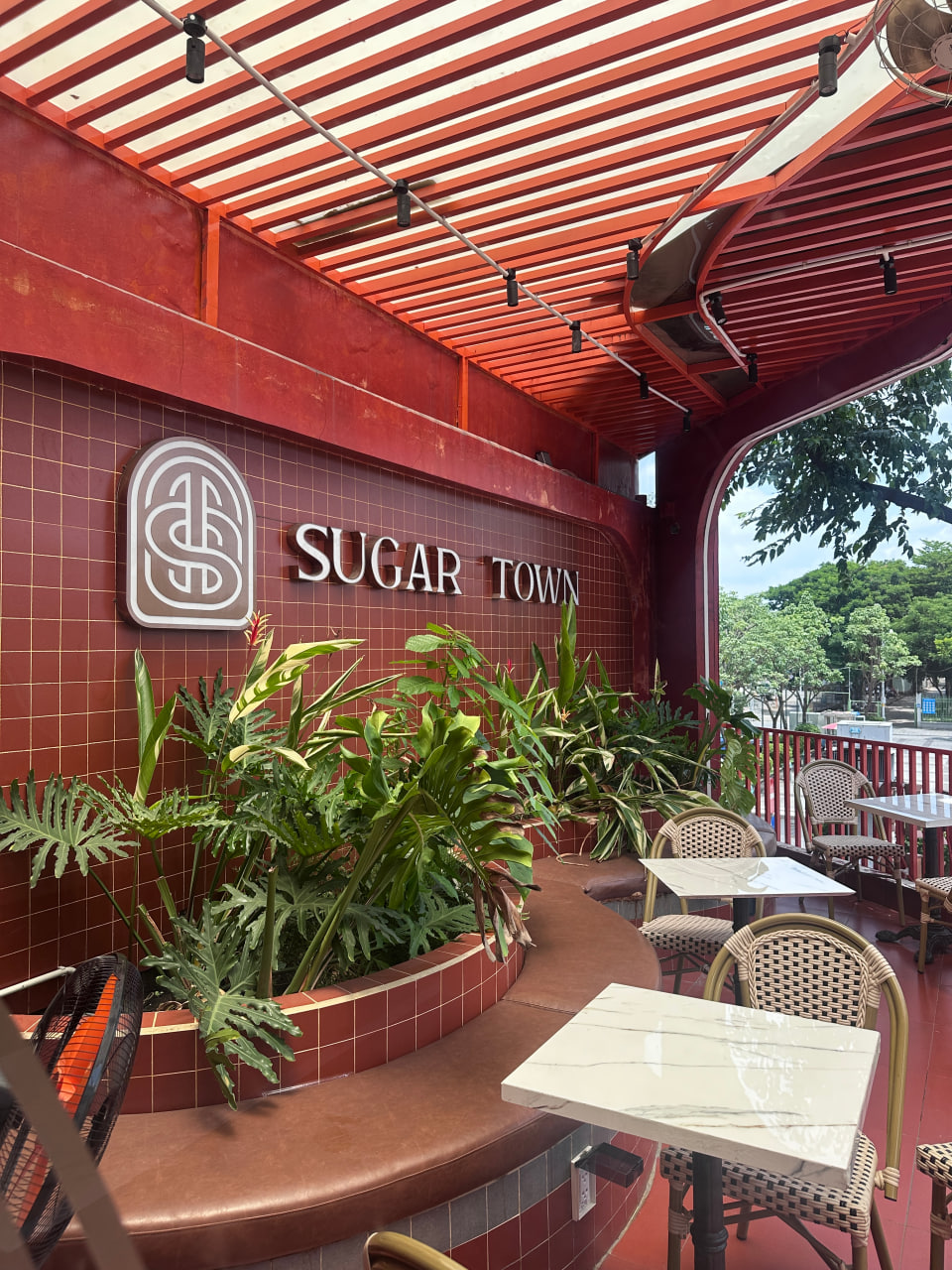 Tiệm bánh Sugar Town của nghệ sĩ Việt Hương hiện tại ra sao?- Ảnh 8.
