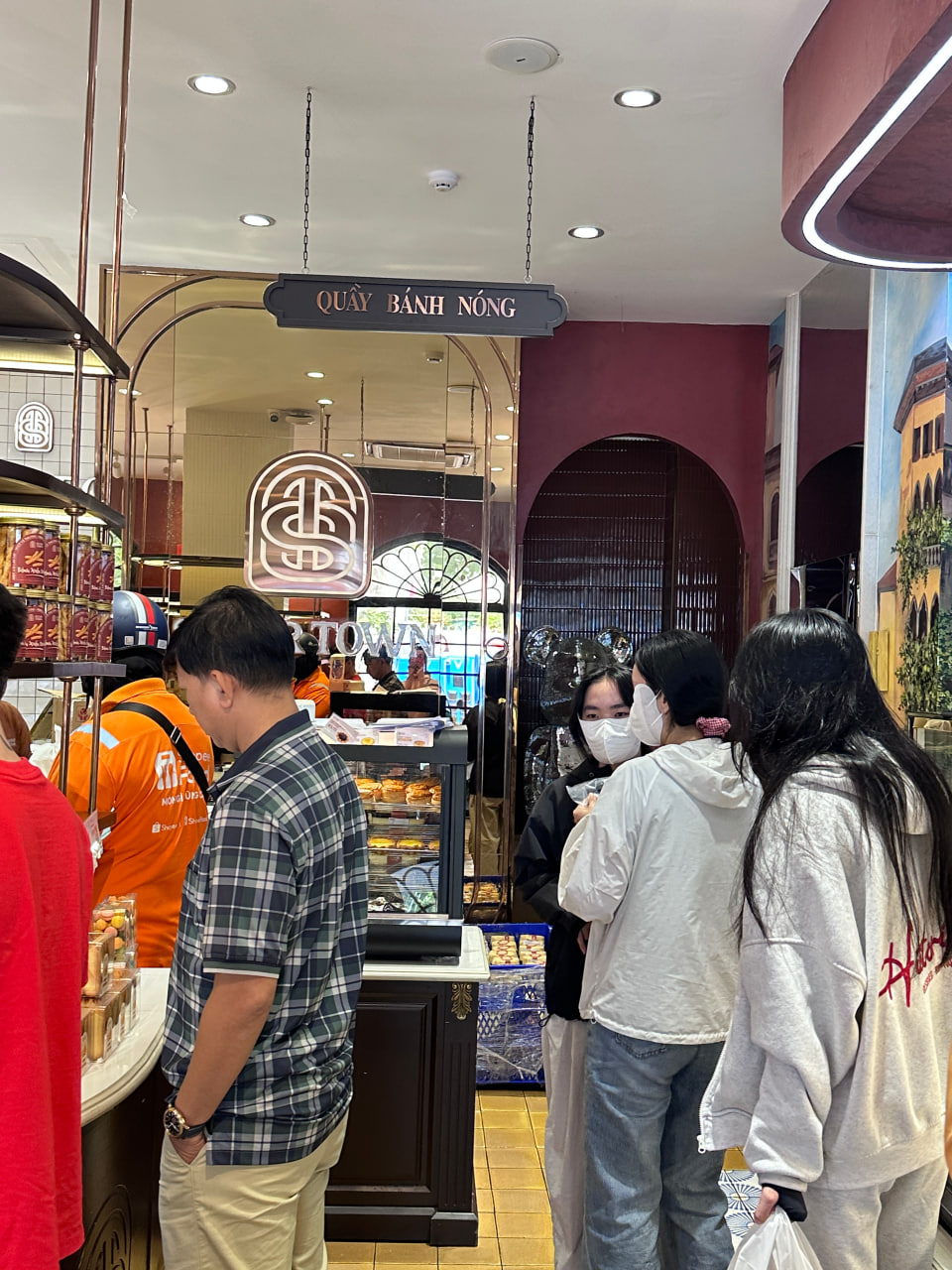 Tiệm bánh Sugar Town của nghệ sĩ Việt Hương hiện tại ra sao?- Ảnh 7.
