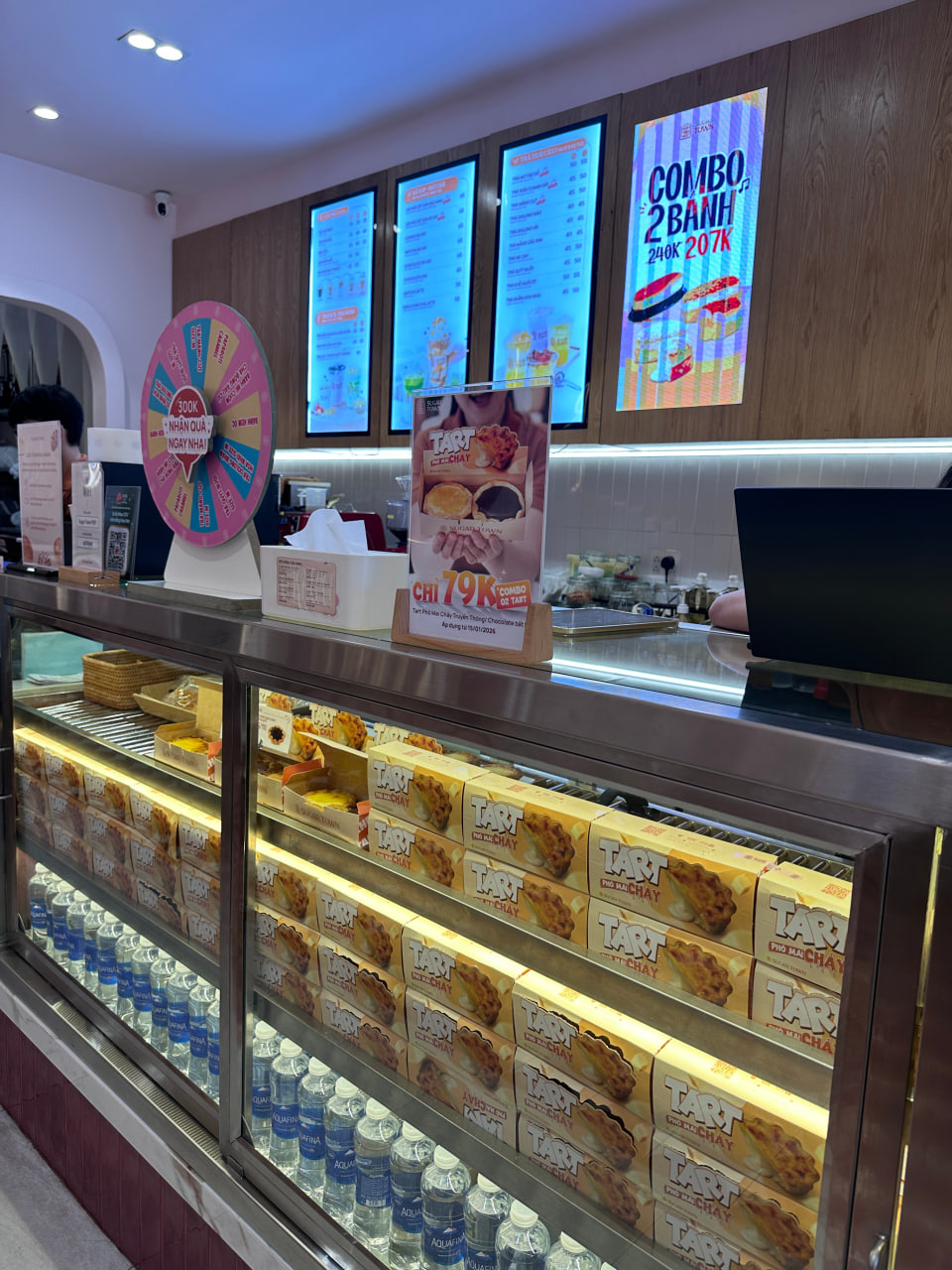 Tiệm bánh Sugar Town của nghệ sĩ Việt Hương hiện tại ra sao?- Ảnh 14.