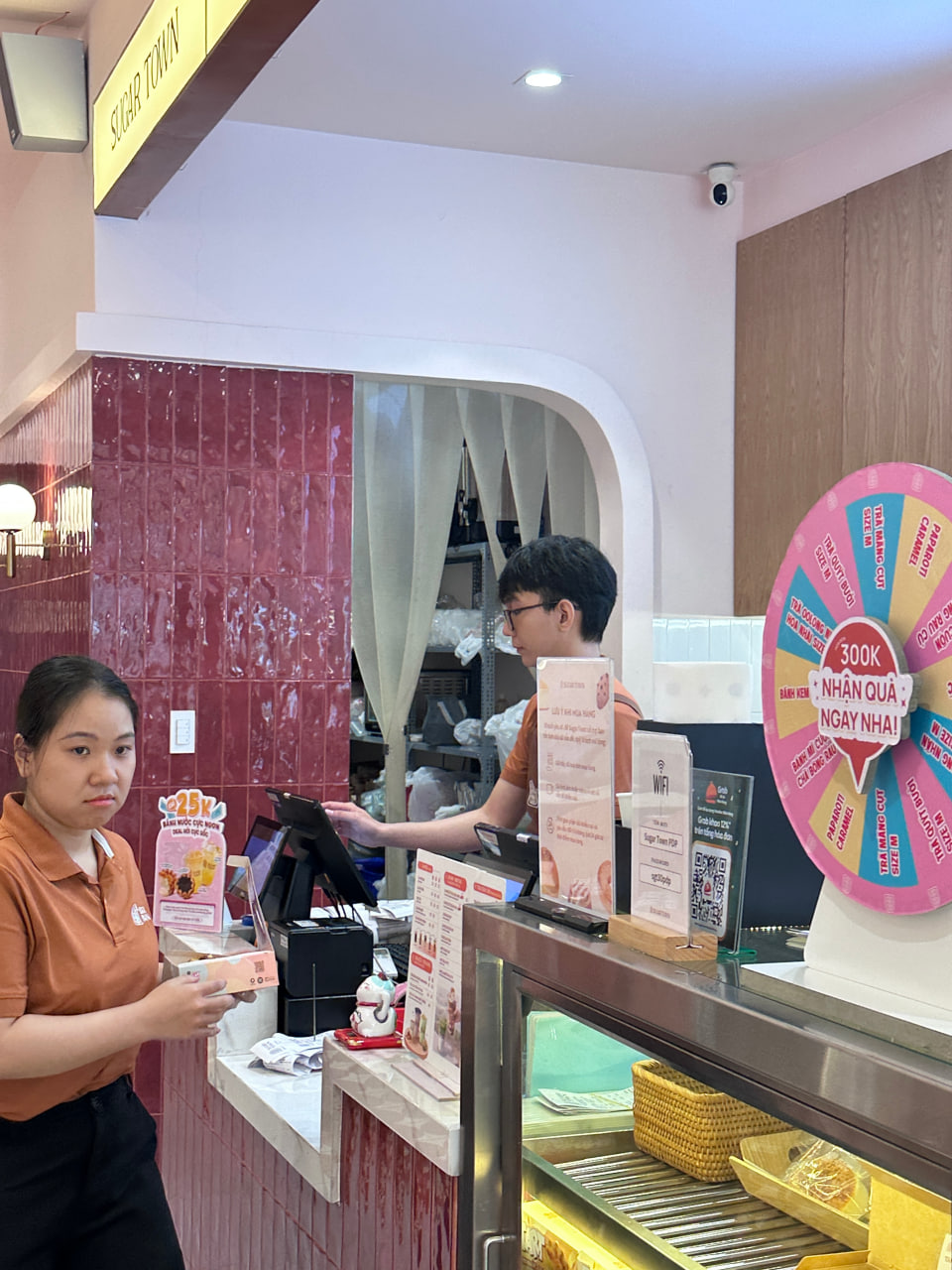 Tiệm bánh Sugar Town của nghệ sĩ Việt Hương hiện tại ra sao?- Ảnh 15.