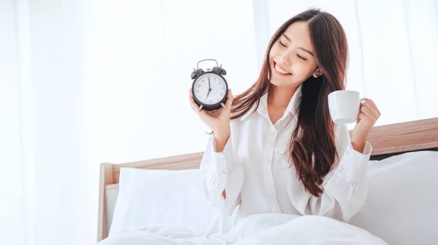 Uống nhầm cốc nước sau khi thức dậy có thể gây co thắt dạ dày, uống đúng lại giúp giảm cân: Nhiều người vẫn uống sai mà không biết- Ảnh 1.