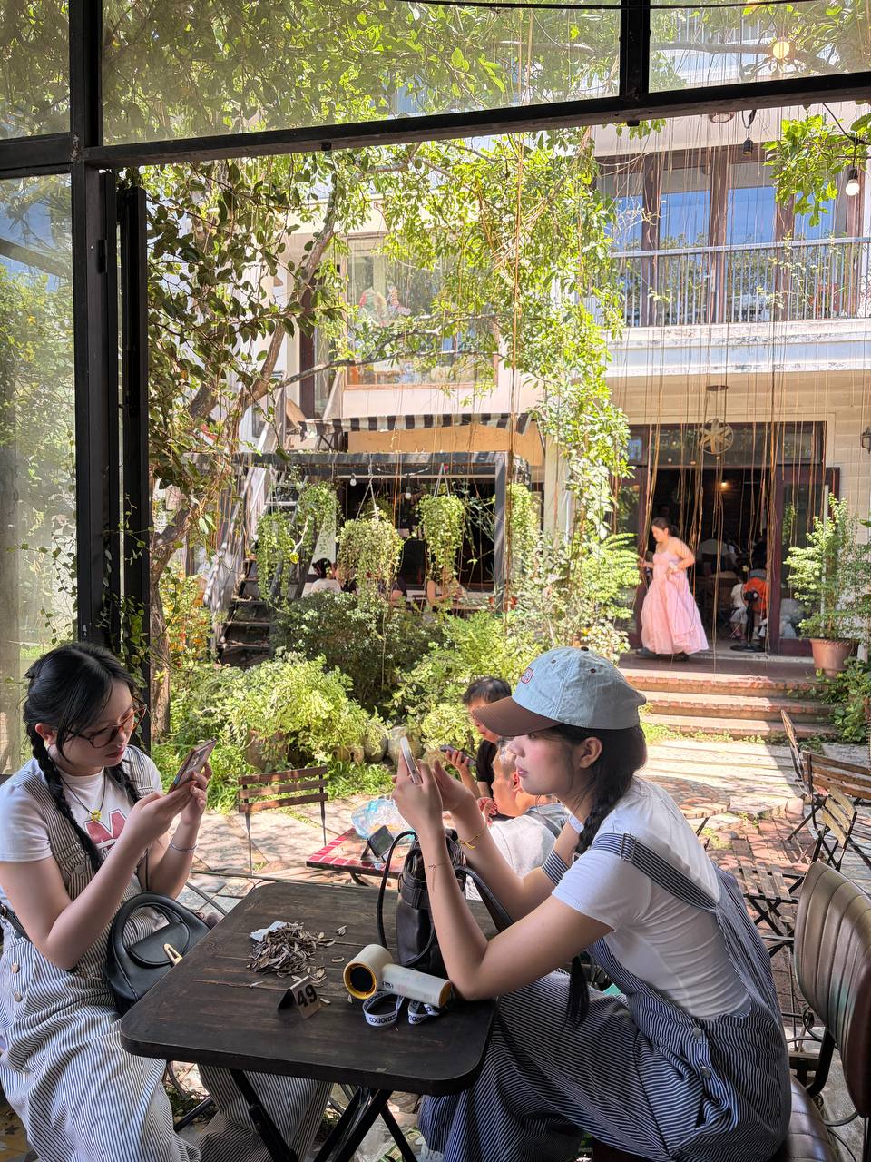 Từ 1/7 quy định mới về bản quyền nhạc: Ghi nhận hàng quán đồng loạt "tắt loa", vội vã đổi nhạc không lời- Ảnh 7.