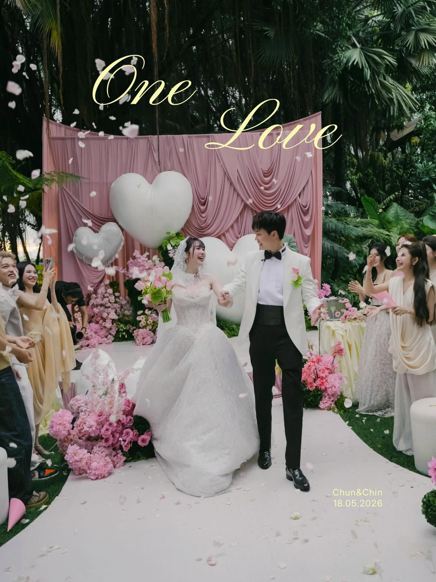 Cô dâu viral MXH: Tổ chức 3 đám cưới tiền tỷ, may tận 6 váy cưới nhưng chỉ đi giày cưới 200.000đ- Ảnh 1.