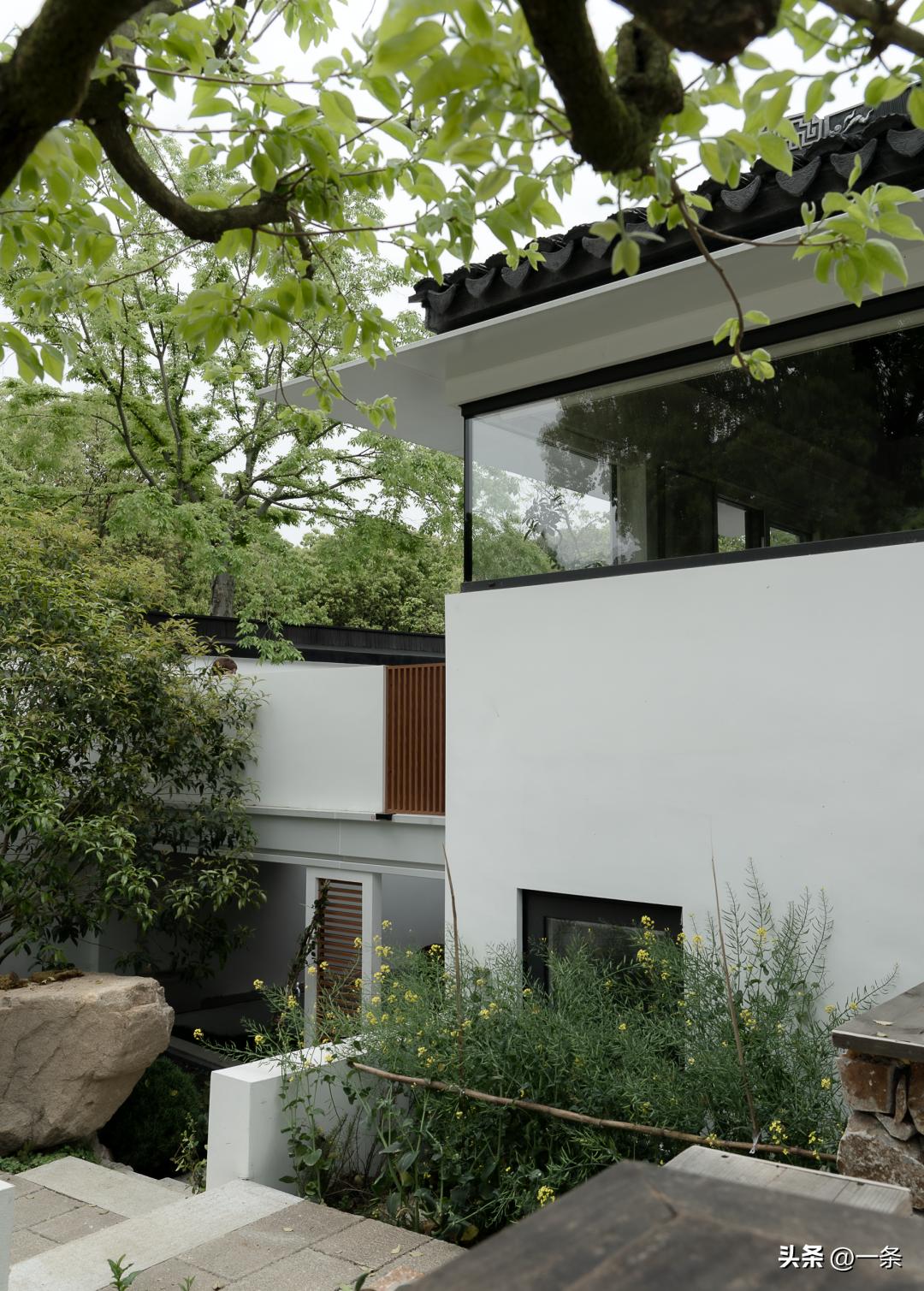 Bán căn hộ ở thành phố để về quê cải tạo nhà tổ rộng gần 1.000m²: Gia đình 3 thế hệ tìm thấy cuộc sống bình yên sau cánh cổng cũ- Ảnh 9.