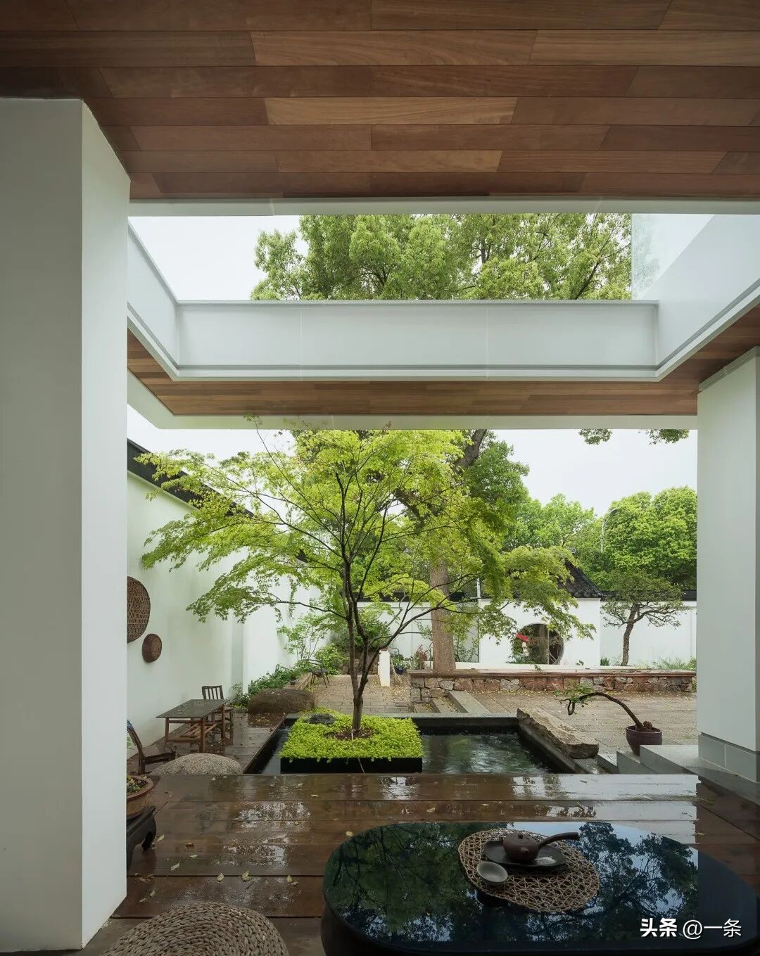 Bán căn hộ ở thành phố để về quê cải tạo nhà tổ rộng gần 1.000m²: Gia đình 3 thế hệ tìm thấy cuộc sống bình yên sau cánh cổng cũ- Ảnh 1.