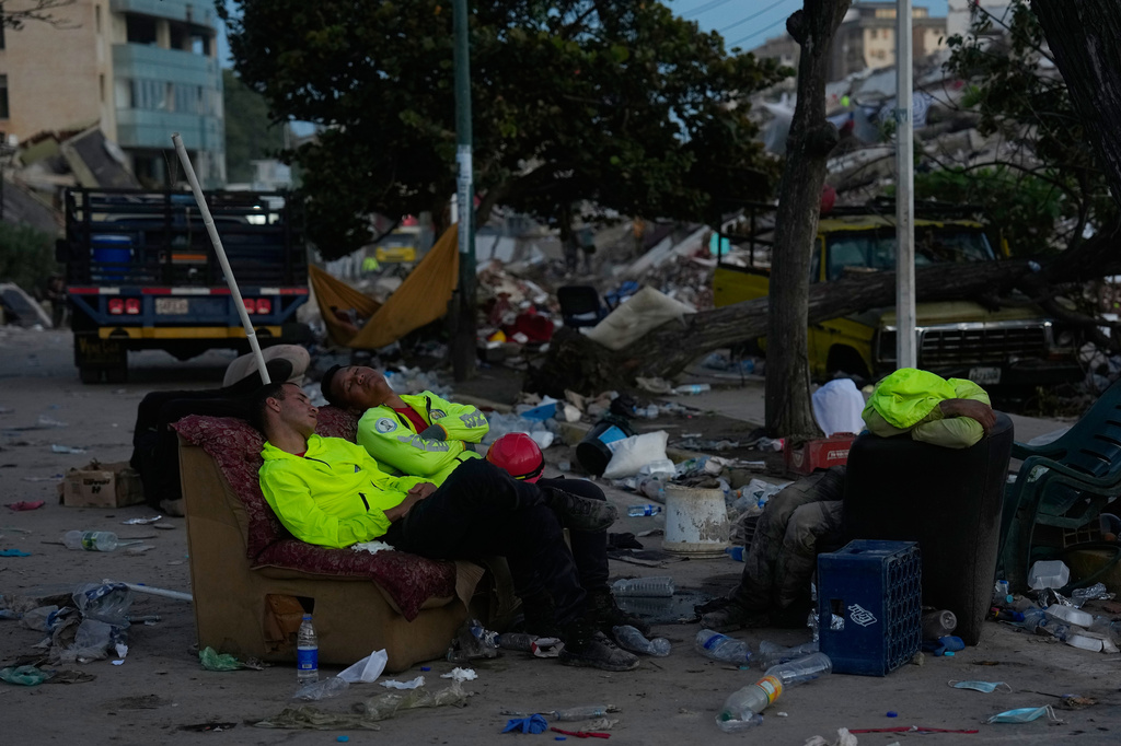 Venezuela tuyên bố quốc tang 7 ngày tưởng nhớ các nạn nhân động đất- Ảnh 2.