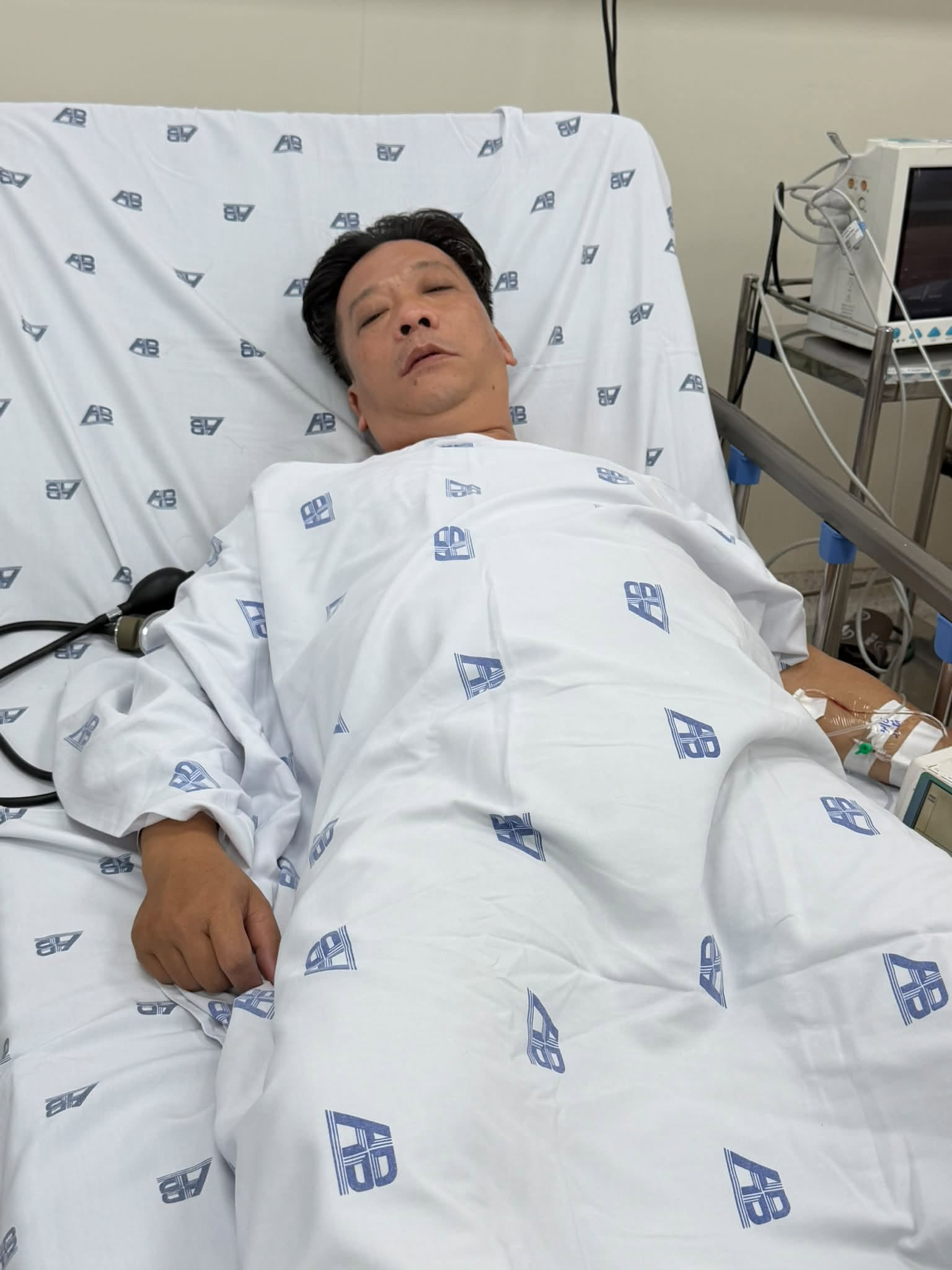 Nghệ sĩ Việt vừa trang điểm xong, chuẩn bị bước ra sân khấu thì đột quỵ: Cảnh báo dấu hiệu người trẻ đang bỏ qua- Ảnh 1. Nghệ sĩ Việt vừa trang điểm xong, chuẩn bị bước ra sân khấu thì đột quỵ: Cảnh báo dấu hiệu người trẻ đang bỏ qua- Ảnh 1.