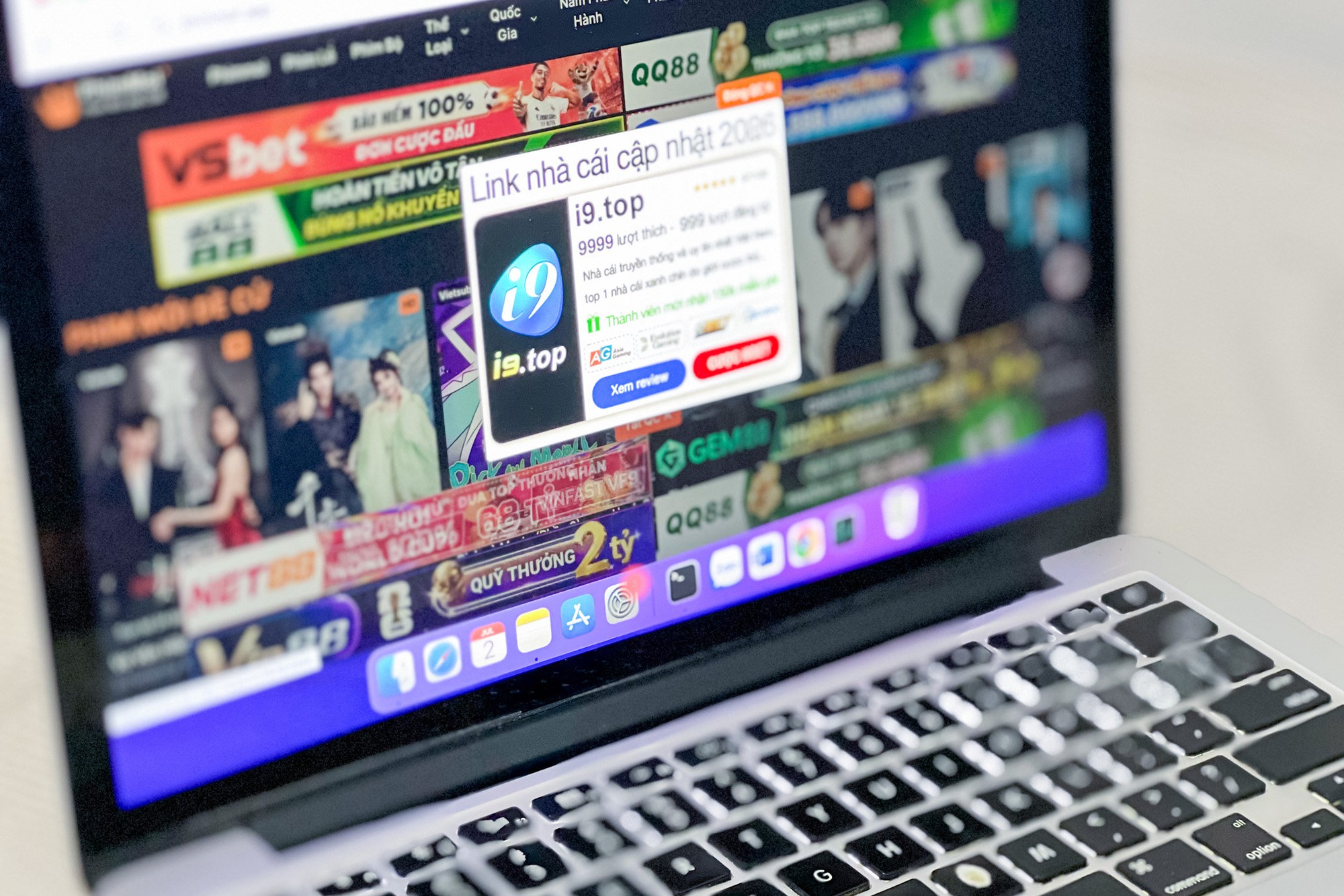 Khởi tố nhóm lập hơn 100 website phim lậu, thu lợi hàng trăm tỷ đồng- Ảnh 2.