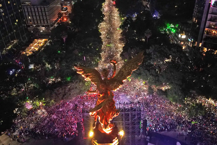 Thảm kịch World Cup: 1,4 triệu người đổ xuống đường ăn mừng Mexico tiến vào vòng 16 đội, 4 người tử vong vì giẫm đạp- Ảnh 2. Thảm kịch World Cup: 1,4 triệu người đổ xuống đường ăn mừng Mexico tiến vào vòng 16 đội, 4 người tử vong vì giẫm đạp- Ảnh 2.