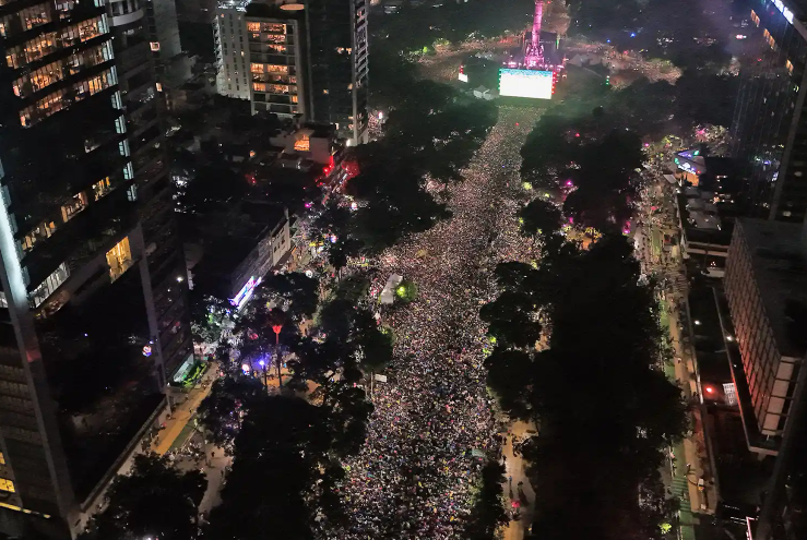 Thảm kịch World Cup: 1,4 triệu người đổ xuống đường ăn mừng Mexico tiến vào vòng 16 đội, 4 người tử vong vì giẫm đạp- Ảnh 3. Thảm kịch World Cup: 1,4 triệu người đổ xuống đường ăn mừng Mexico tiến vào vòng 16 đội, 4 người tử vong vì giẫm đạp- Ảnh 3.