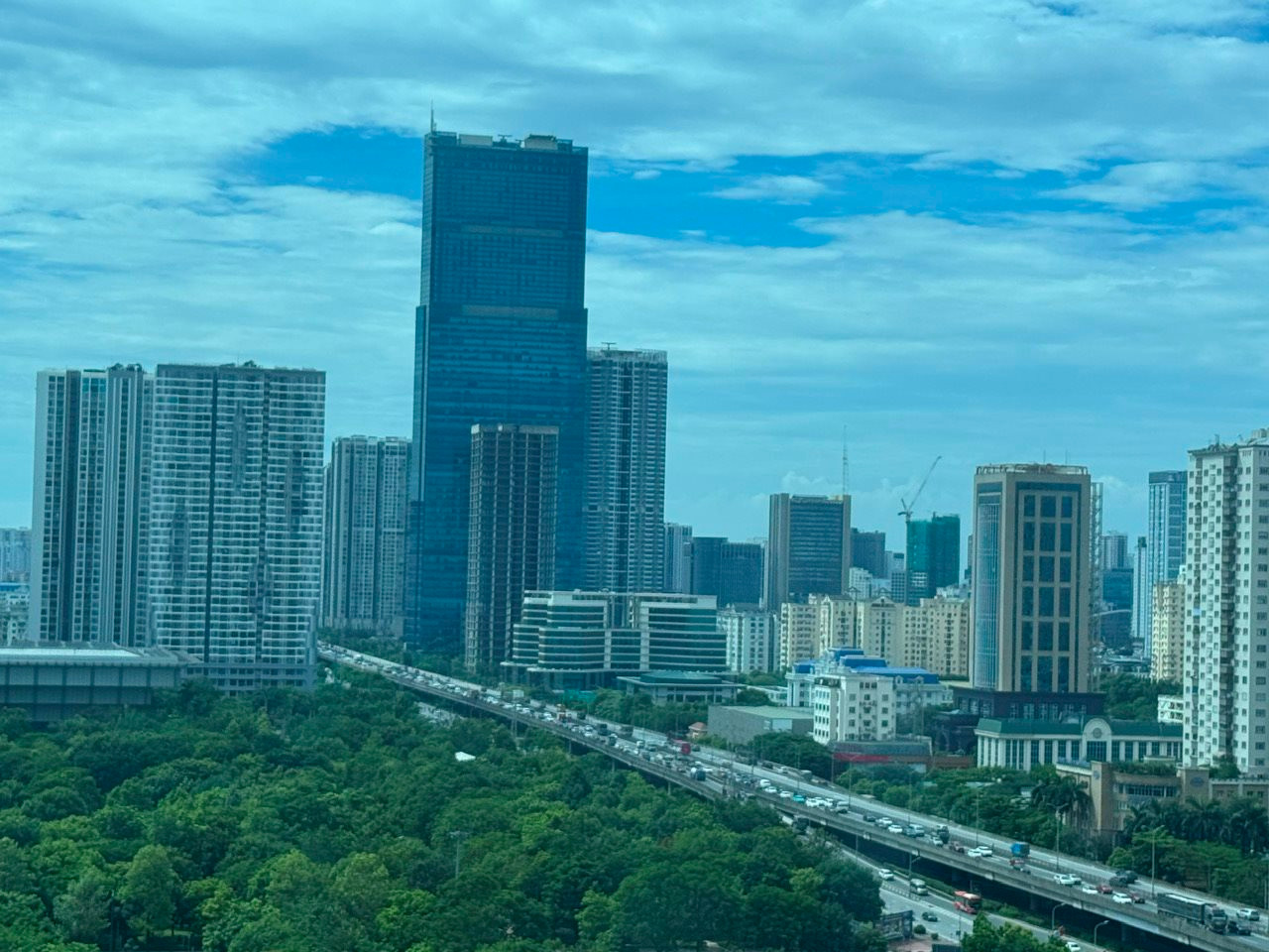 Thị trường văn phòng Hà Nội dịch chuyển theo "dấu chân" của lực lượng lao động- Ảnh 1.