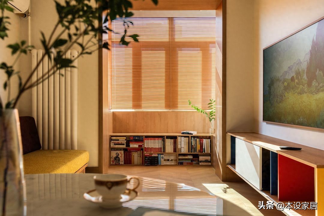 Căn hộ 47m² được cải tạo thành 2 phòng ngủ, 2 phòng khách khiến nhiều người bất ngờ: Bài toán tối ưu không gian giúp gia chủ tiết kiệm cả trăm triệu đồng chi phí đổi nhà- Ảnh 1.