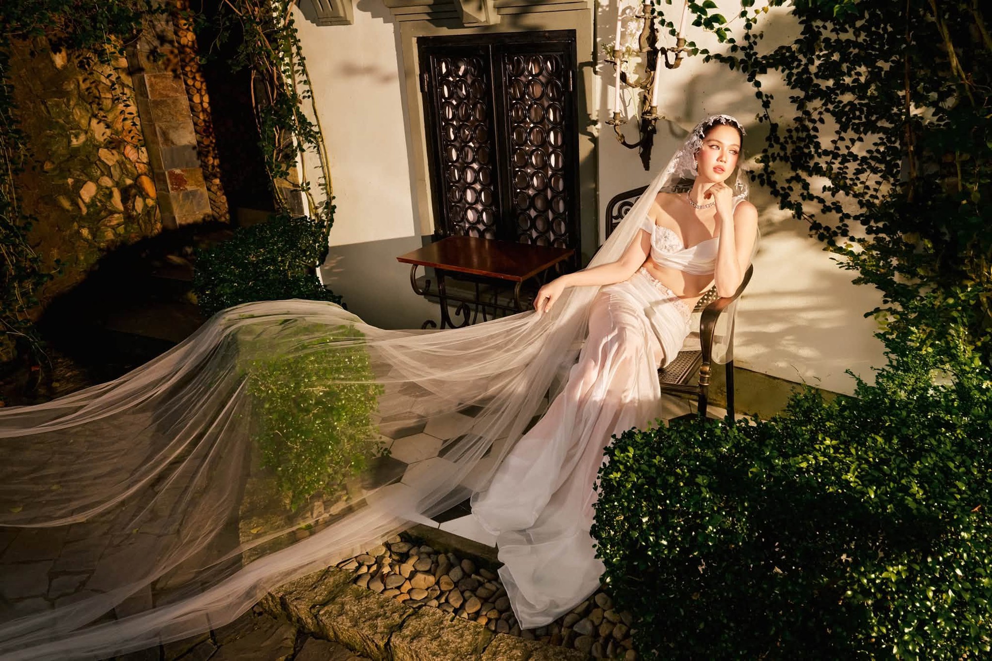 "Nữ hoàng nội y" Ngọc Trinh mặc váy cưới: "Cuối cùng mọi cố gắng rồi cũng được đền đáp" - Ảnh 3.