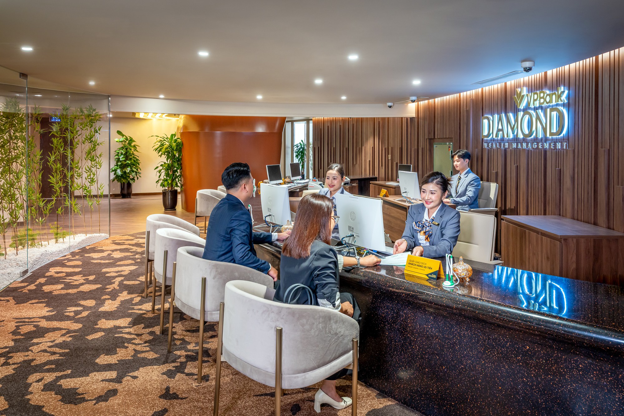 Family Banking giúp VPBank Diamond tạo khác biệt tại Global Banking & Finance Awards - Ảnh 1. Family Banking giúp VPBank Diamond tạo khác biệt tại Global Banking & Finance Awards - Ảnh 1.