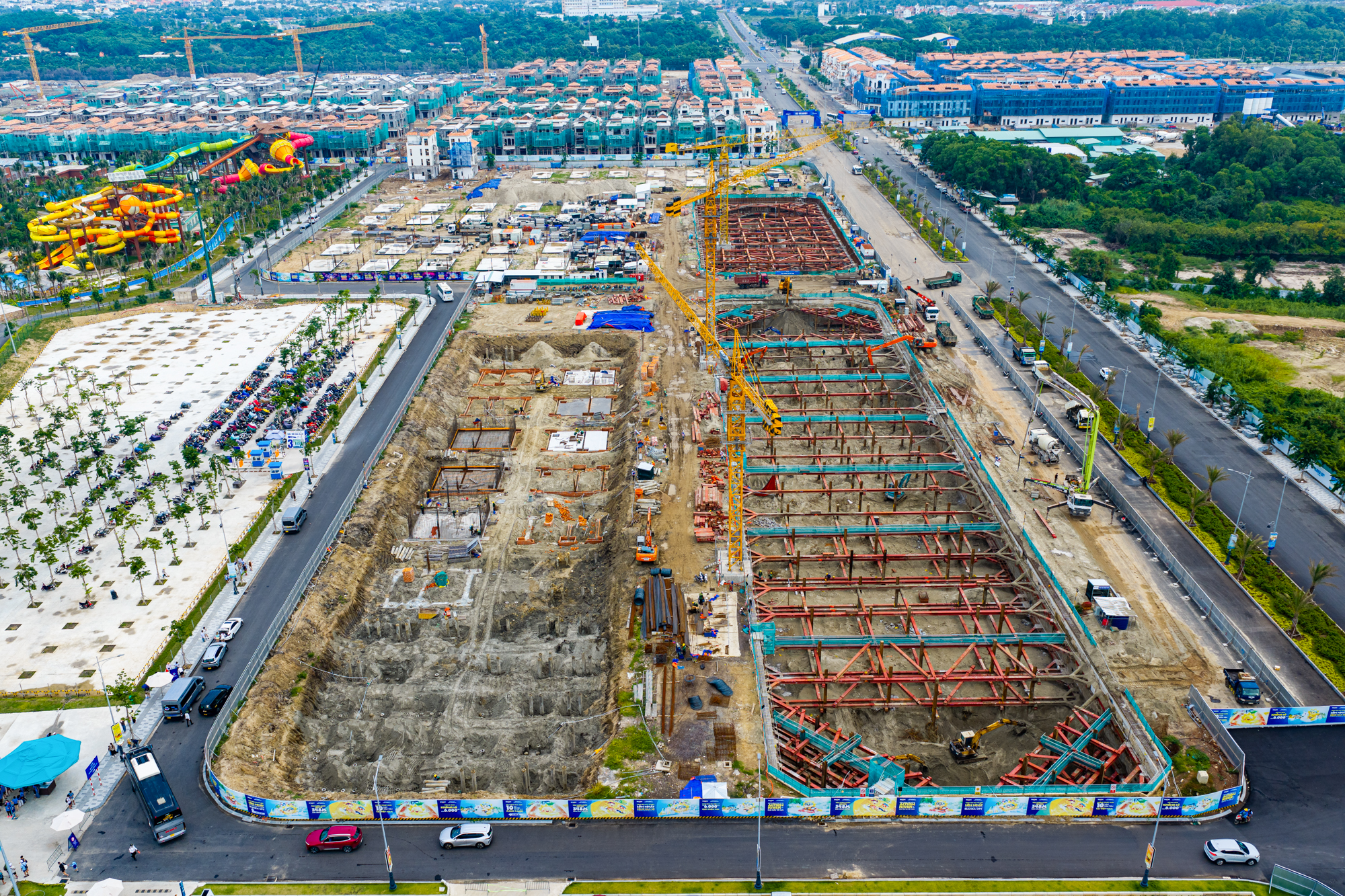 Ngắm hơn 1.000 m ống nhựa xếp liền nhau tạo nên kỷ lục thế giới trong công viên có 10.000 cây dừa ở TP.HCM - Ảnh 10.
