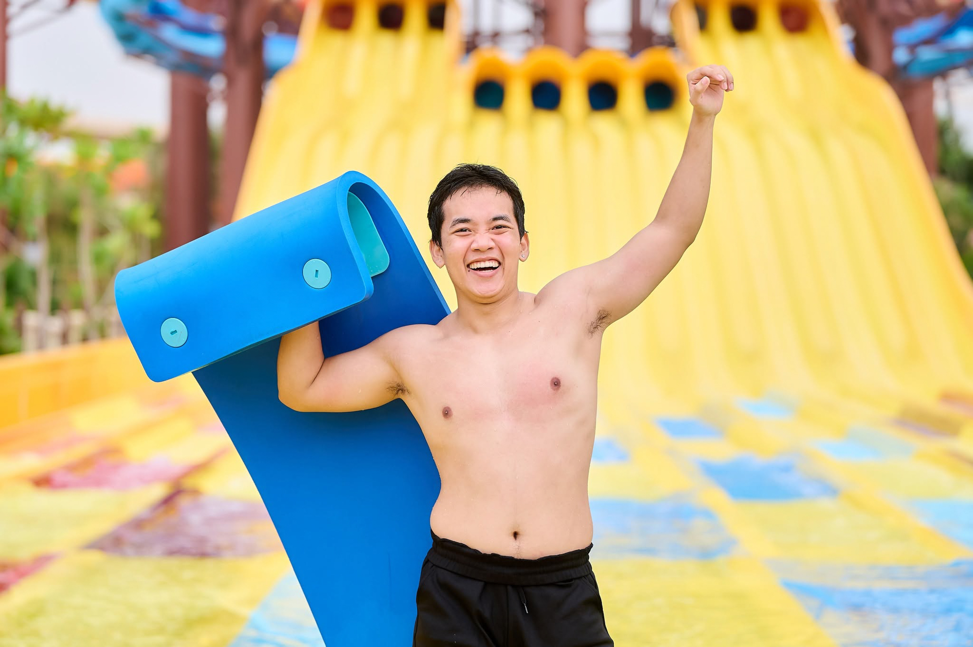 Ngắm hơn 1.000 m ống nhựa xếp liền nhau tạo nên kỷ lục thế giới trong công viên có 10.000 cây dừa ở TP.HCM - Ảnh 4.