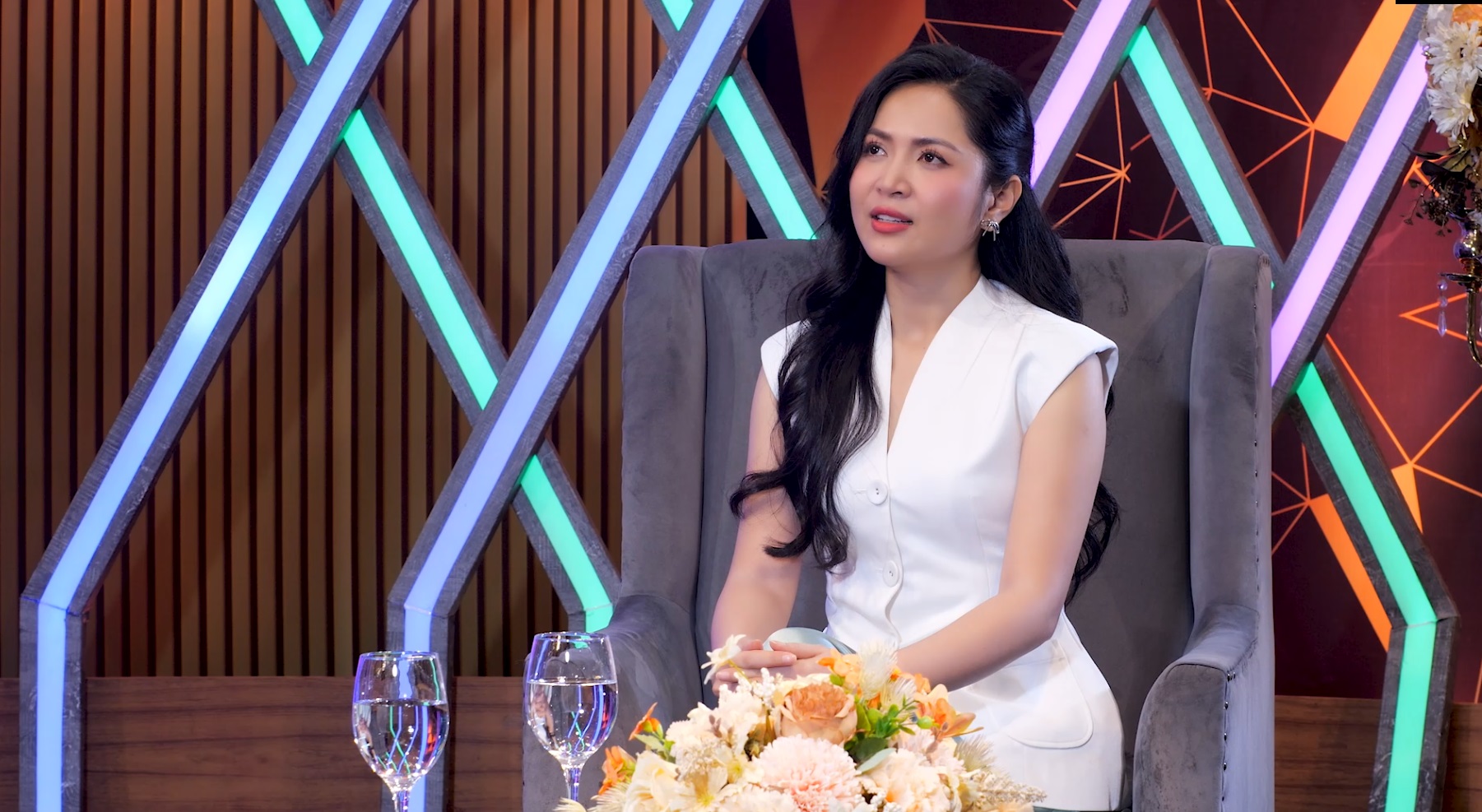 Nữ ca sĩ đổi đời nhờ một bài hát của Nguyễn Văn Chung- Ảnh 2.