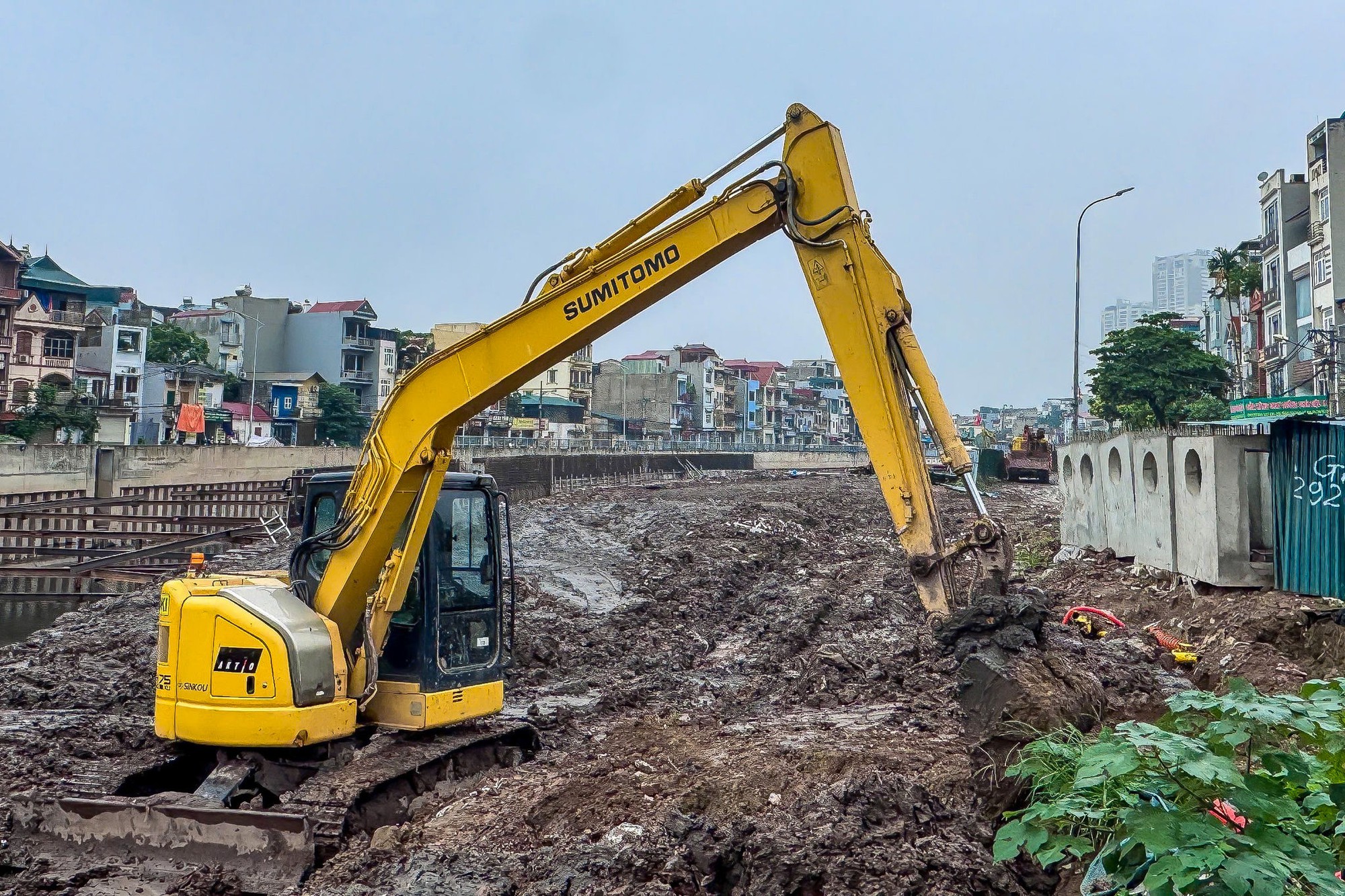 Kênh La Khê tăng tốc hoàn thiện, kỳ vọng nâng cao năng lực chống ngập phía Tây Hà Nội- Ảnh 4.