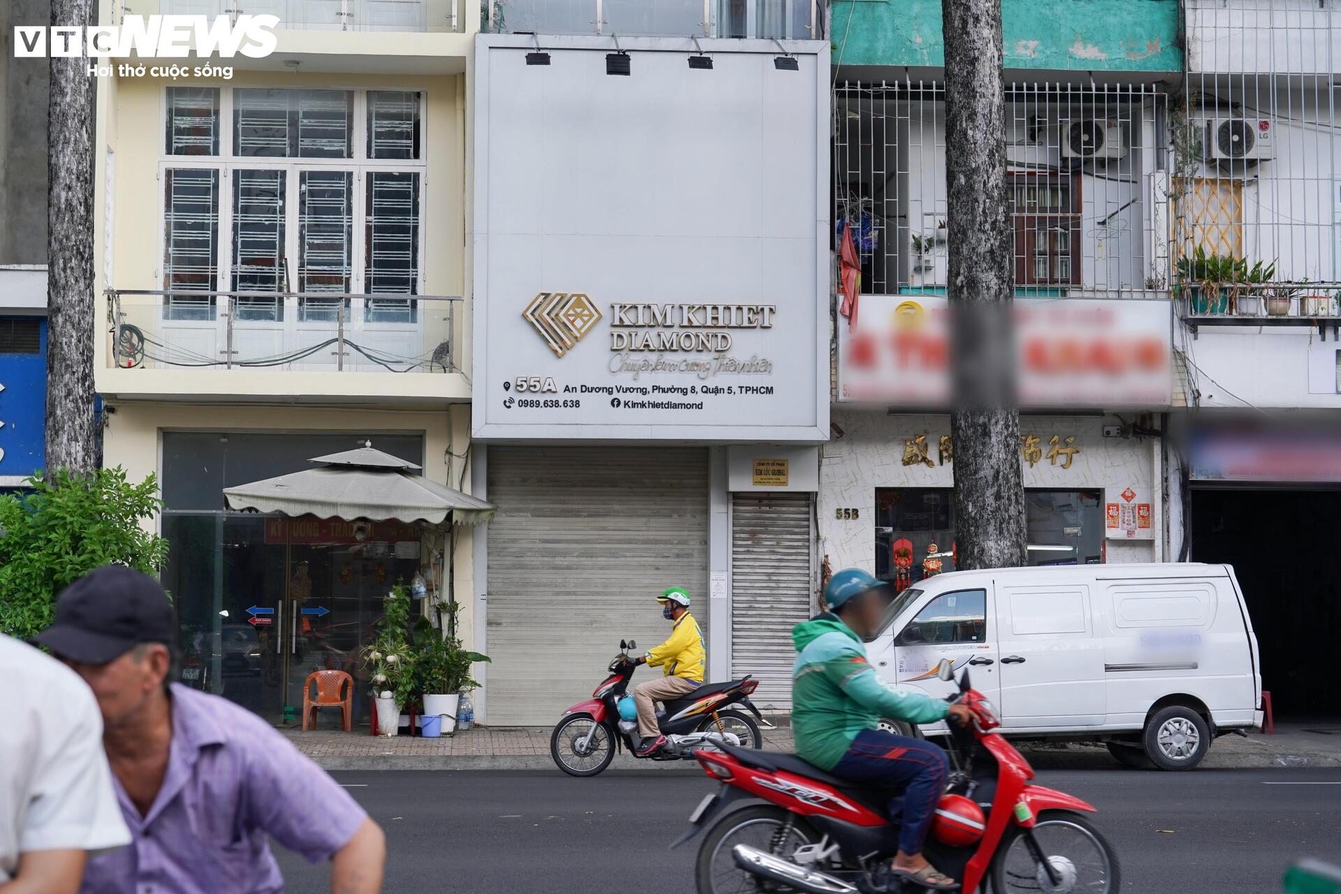 Cửa hàng lớn đua nhau dừng hoạt động, thị trường kim cương TP.HCM 'đóng băng'- Ảnh 7. Cửa hàng lớn đua nhau dừng hoạt động, thị trường kim cương TP.HCM 'đóng băng'- Ảnh 7.