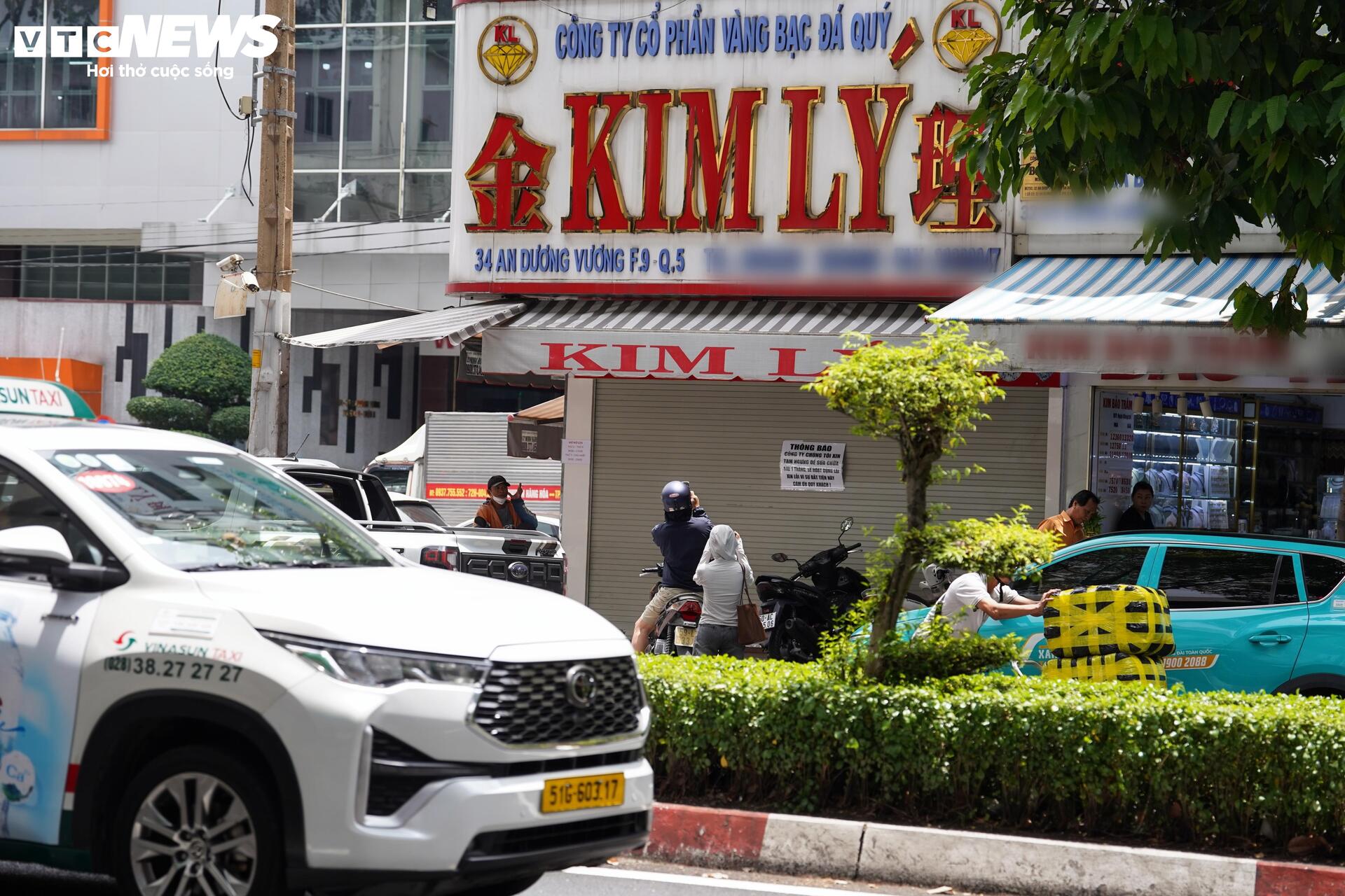 Cửa hàng lớn đua nhau dừng hoạt động, thị trường kim cương TP.HCM 'đóng băng'- Ảnh 10. Cửa hàng lớn đua nhau dừng hoạt động, thị trường kim cương TP.HCM 'đóng băng'- Ảnh 10.
