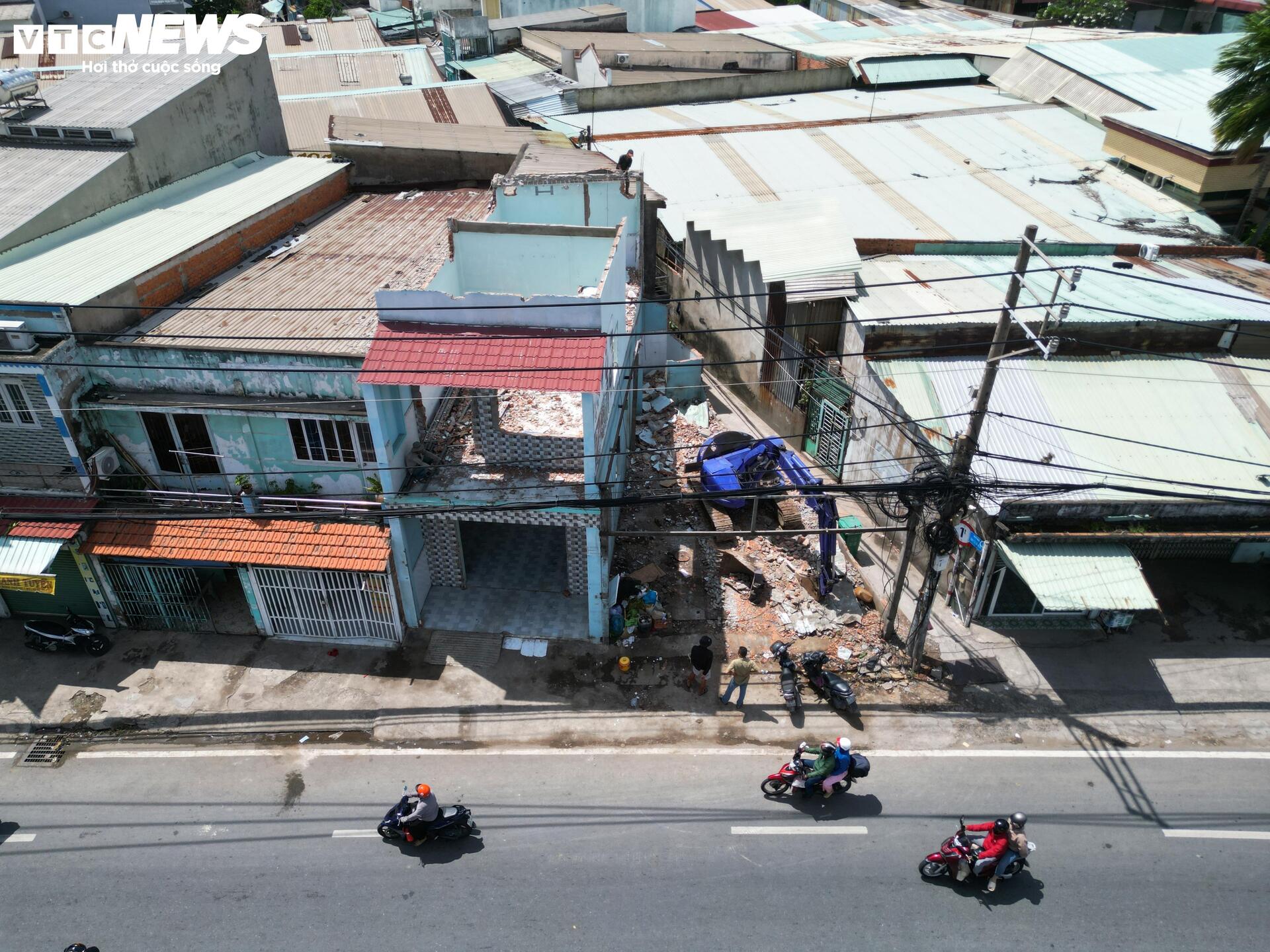 Người dân dỡ nhà, giao mặt bằng để mở rộng quốc lộ 1 nối TP.HCM với Tây Ninh- Ảnh 7.