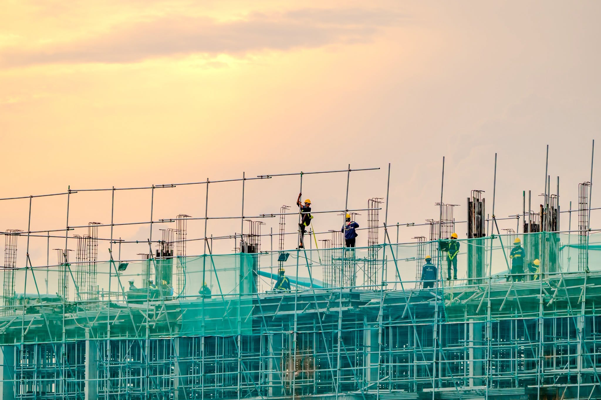 Bất ngờ với tiến độ siêu dự án 10 tỷ USD tại Cần Giờ: Hệ thống tuabin gió ngoài khơi dần thành hình, bàn giao nhà thấp tầng sau một tháng nữa - Ảnh 2.