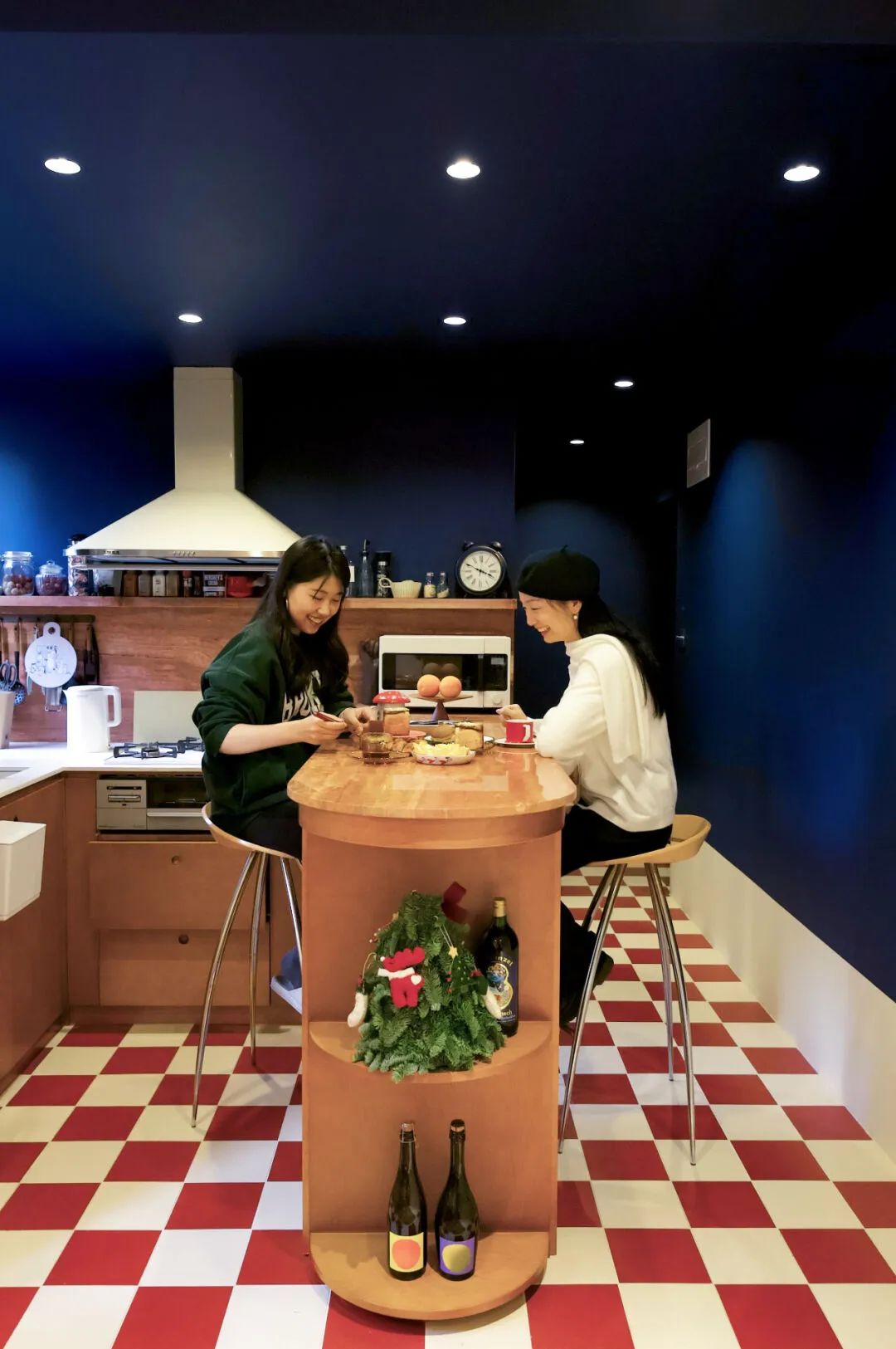 Cô gái 30 tuổi dành cả năm cải tạo căn hộ 50m² và nhận ra: Khi ngôi nhà phản chiếu đúng con người mình, hạnh phúc cũng trở nên giản dị hơn- Ảnh 1.