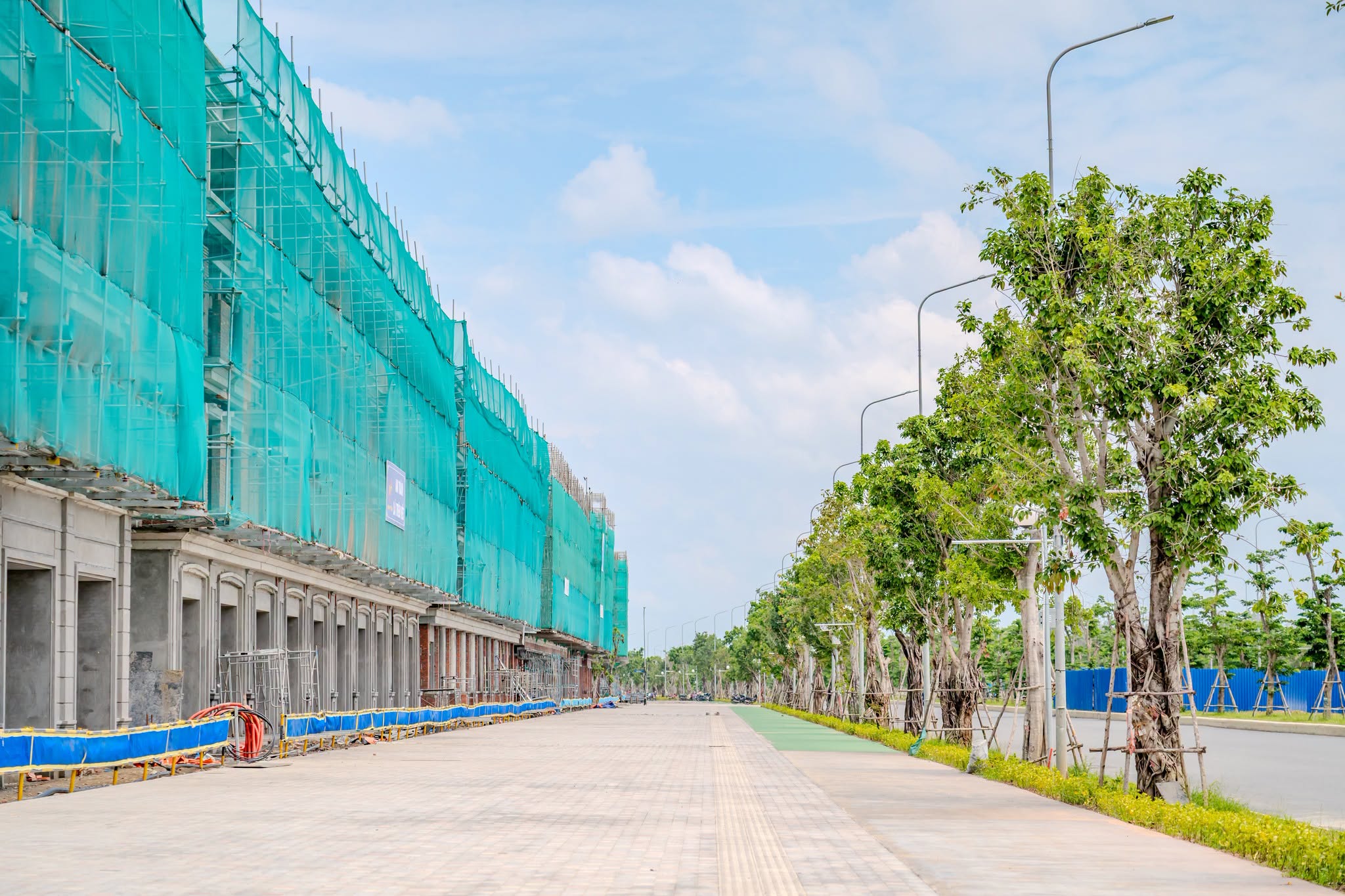 Bất ngờ với tiến độ siêu dự án 10 tỷ USD tại Cần Giờ: Hệ thống tuabin gió ngoài khơi dần thành hình, bàn giao nhà thấp tầng sau một tháng nữa - Ảnh 5.