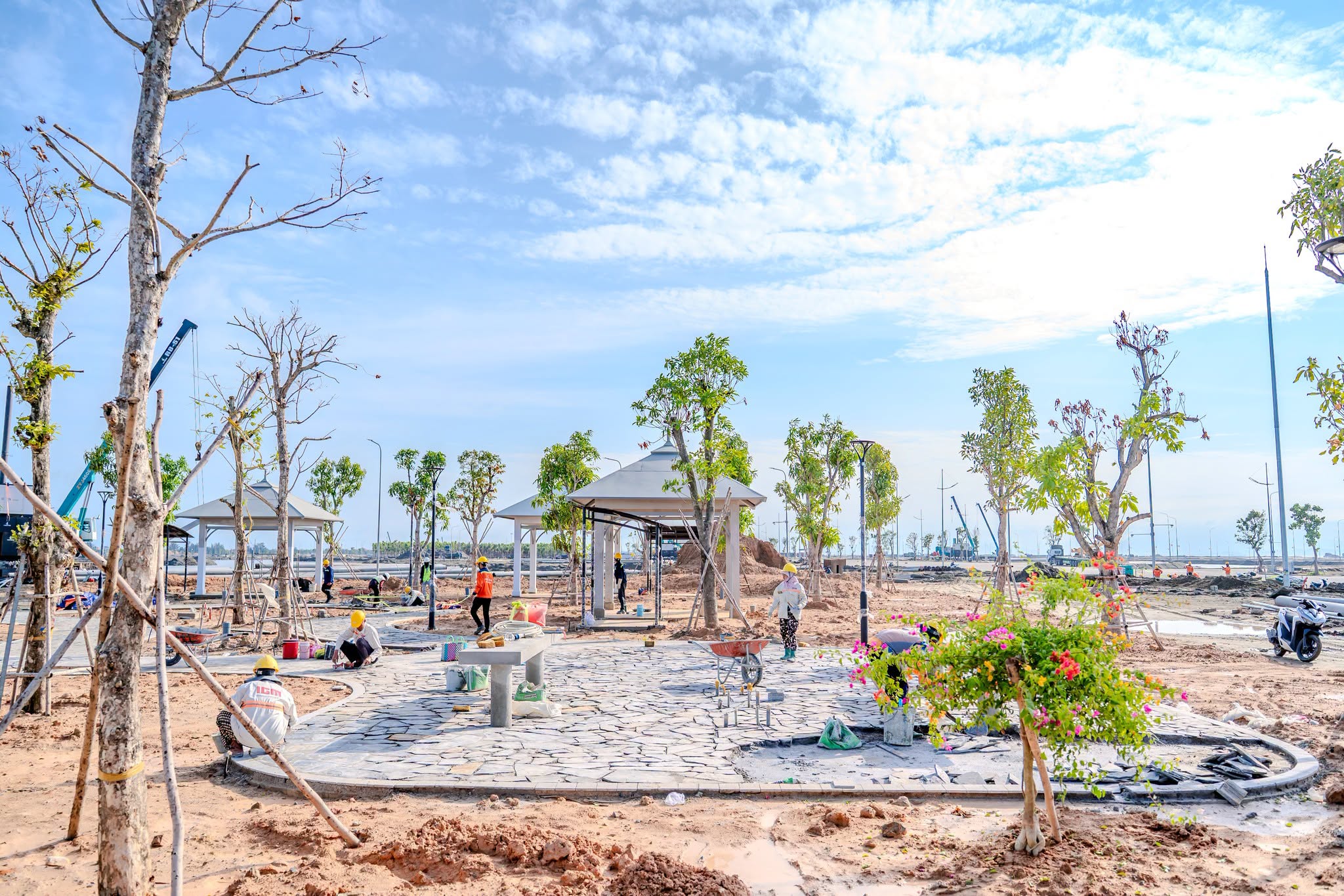 Bất ngờ với tiến độ siêu dự án 10 tỷ USD tại Cần Giờ: Hệ thống tuabin gió ngoài khơi dần thành hình, bàn giao nhà thấp tầng sau một tháng nữa - Ảnh 6.