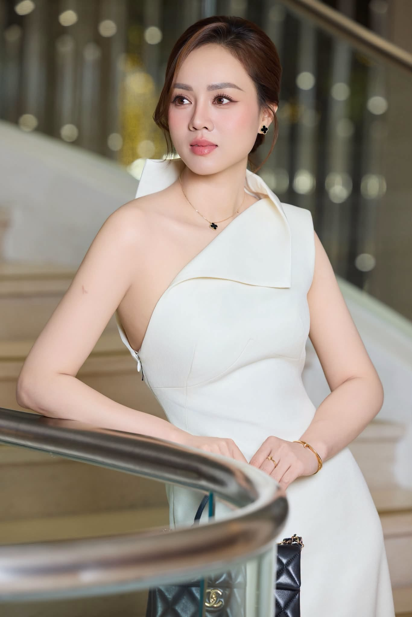 Vợ NSND Công Lý gặp biến, phải xin lỗi- Ảnh 1.