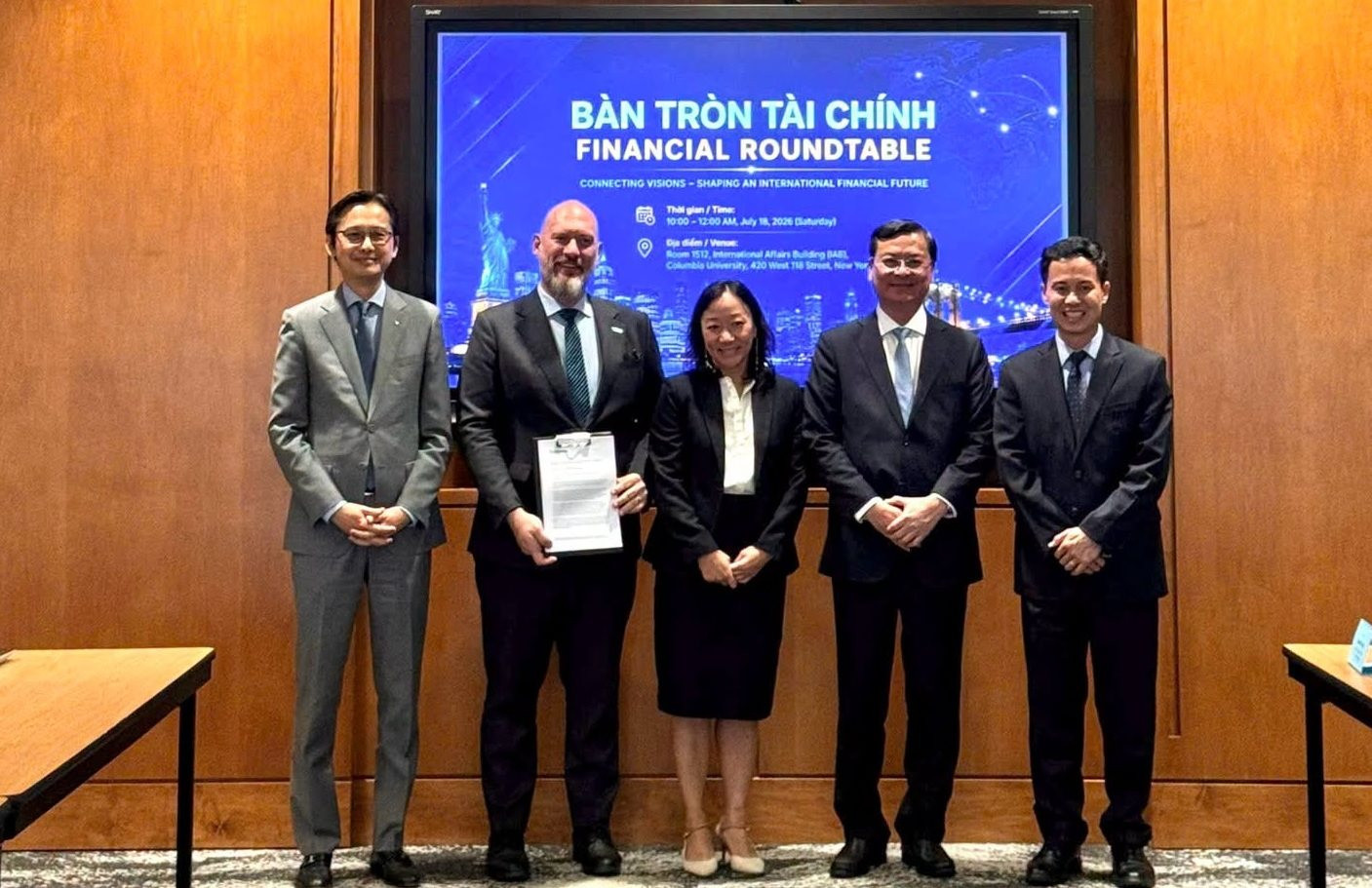 Doanh nghiệp bán dẫn top 10 thế giới trao bức thư đặc biệt cho Trung tâm Tài chính Quốc tế TP.HCM- Ảnh 1.