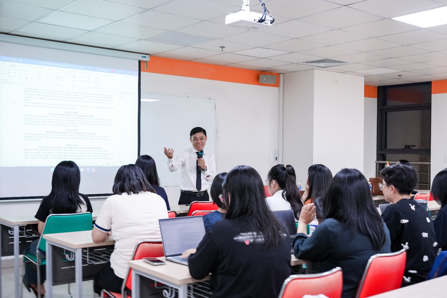Chương trình thạc sĩ UEF: Kết nối tri thức, doanh nghiệp và cơ hội thăng tiến - Ảnh 1.