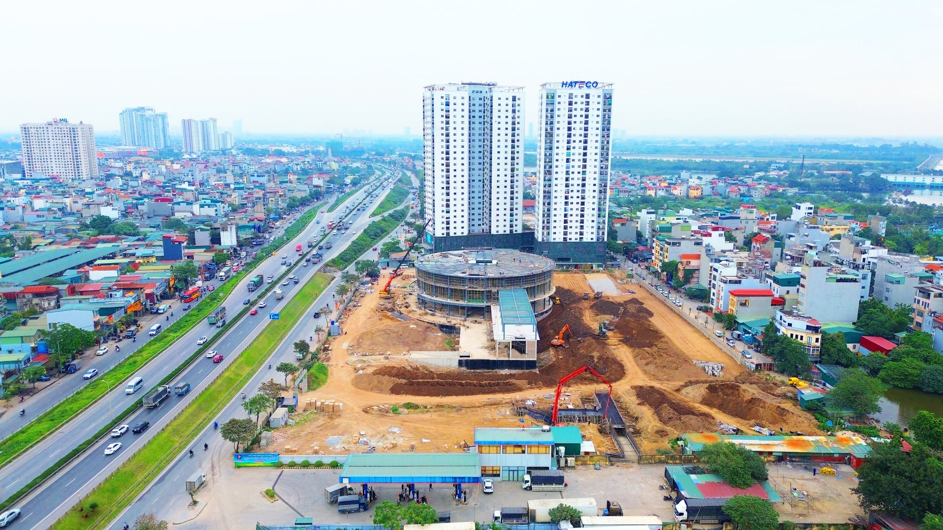 Bến xe khách "trăm tỷ" sắp được đưa vào phục vụ người dân: Nằm ở cửa ngõ, thiết kế có cả tầng hầm - Ảnh 1.