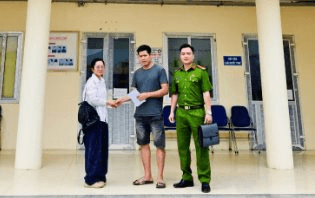 Vừa giao dịch chuyển khoản thành công 900 triệu đồng, người đàn ông SN 1984 lập tức đi từ TP Hồ Chí Minh ra Hải Phòng báo công an- Ảnh 4.