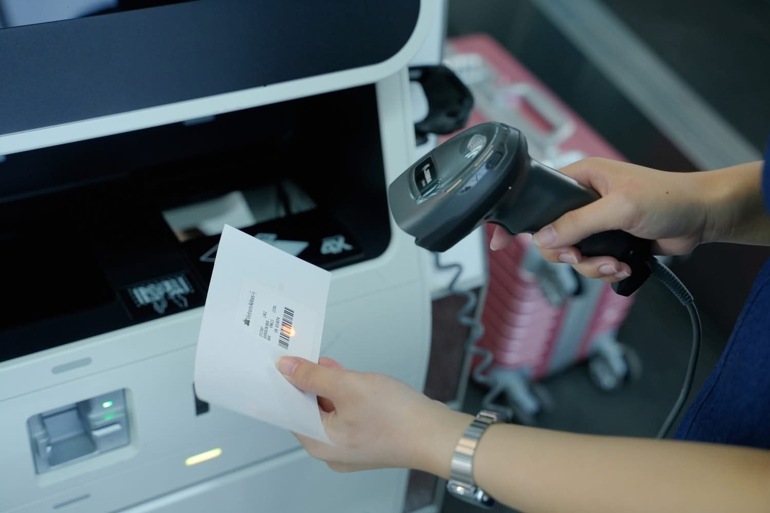 Tin vui với hàng triệu người Việt đi máy bay: Đã có thể gửi hành lý tự động, tiết kiệm đáng kể thời gian chờ đợi- Ảnh 2.