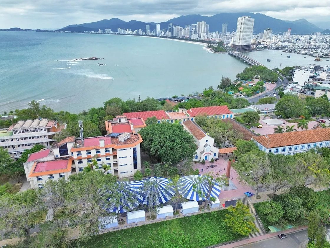 1 trường đại học vùng vừa công bố doanh thu hơn 358 tỷ đồng: Sở hữu 445 Giáo sư, Phó Giáo sư, Tiến sĩ và Thạc sĩ, quy mô 15.000 sinh viên - Ảnh 3.