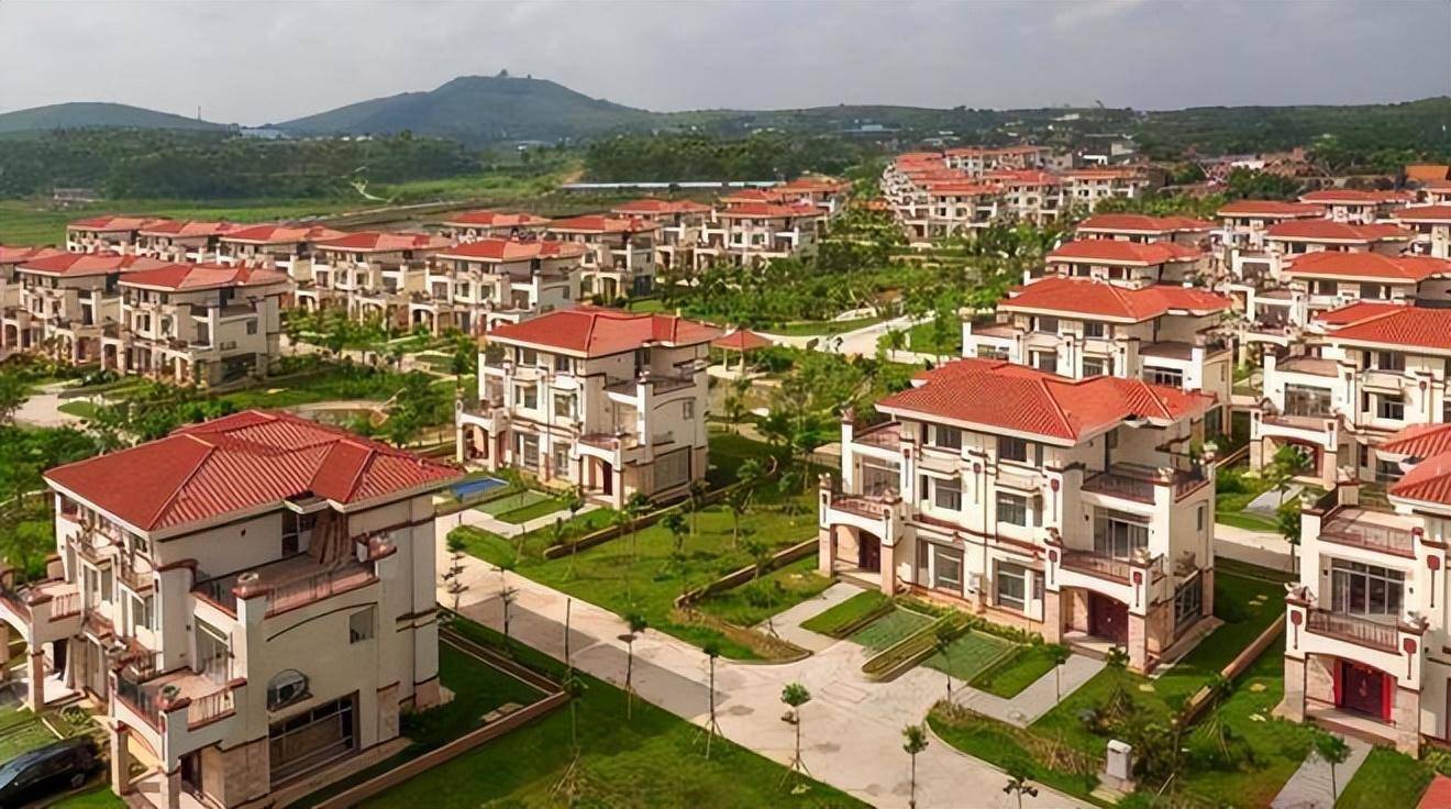 Tỷ phú xây 258 căn biệt thự tặng cả làng vẫn gây tranh cãi đến mức không dám về quê: Cái kết sau 8 năm- Ảnh 3.