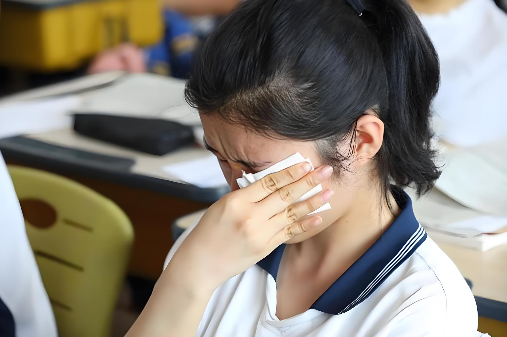 Nữ sinh tự chấm đỗ ĐH top đầu, tra điểm thật chưa bằng 1/2, nghi bị tráo bài thi, Sở giáo dục: "Không có thí sinh nào tên như vậy"- Ảnh 1.