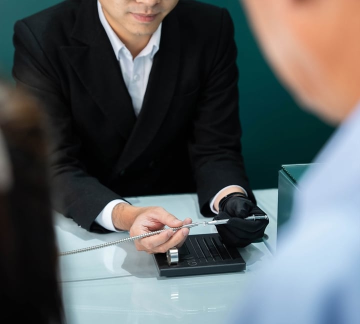 Kim cương giá rẻ bất thường len lỏi vào thị trường thế nào? - Ảnh 2.