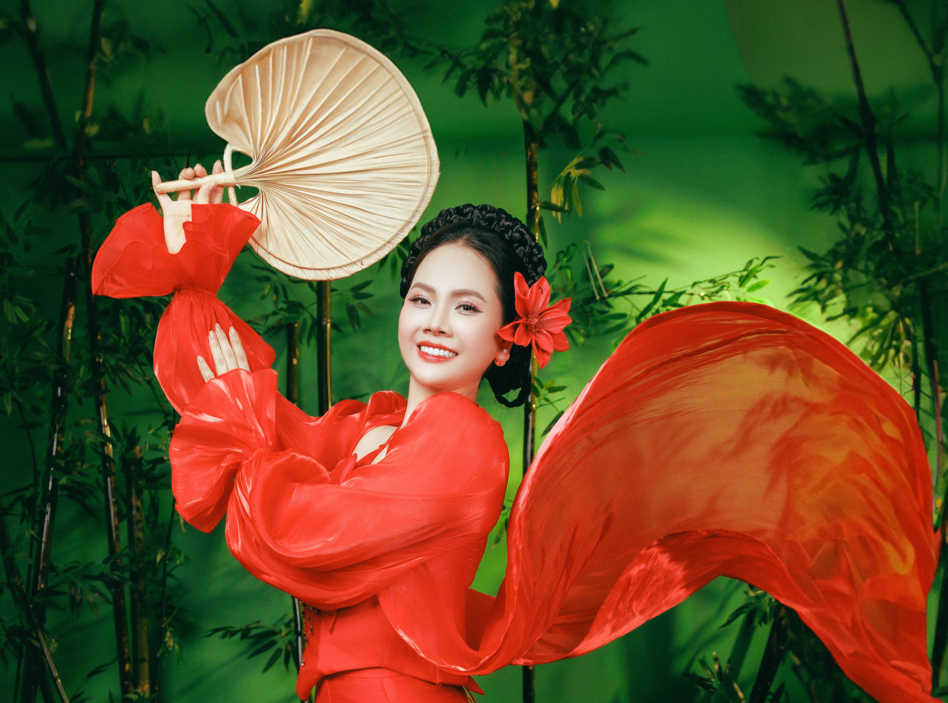 Nữ ca sĩ 36 tuổi vừa được thăng quân hàm Thiếu tá trước niên hạn: Là giảng viên âm nhạc, từng được Bộ Quốc phòng tặng bằng khen - Ảnh 2.