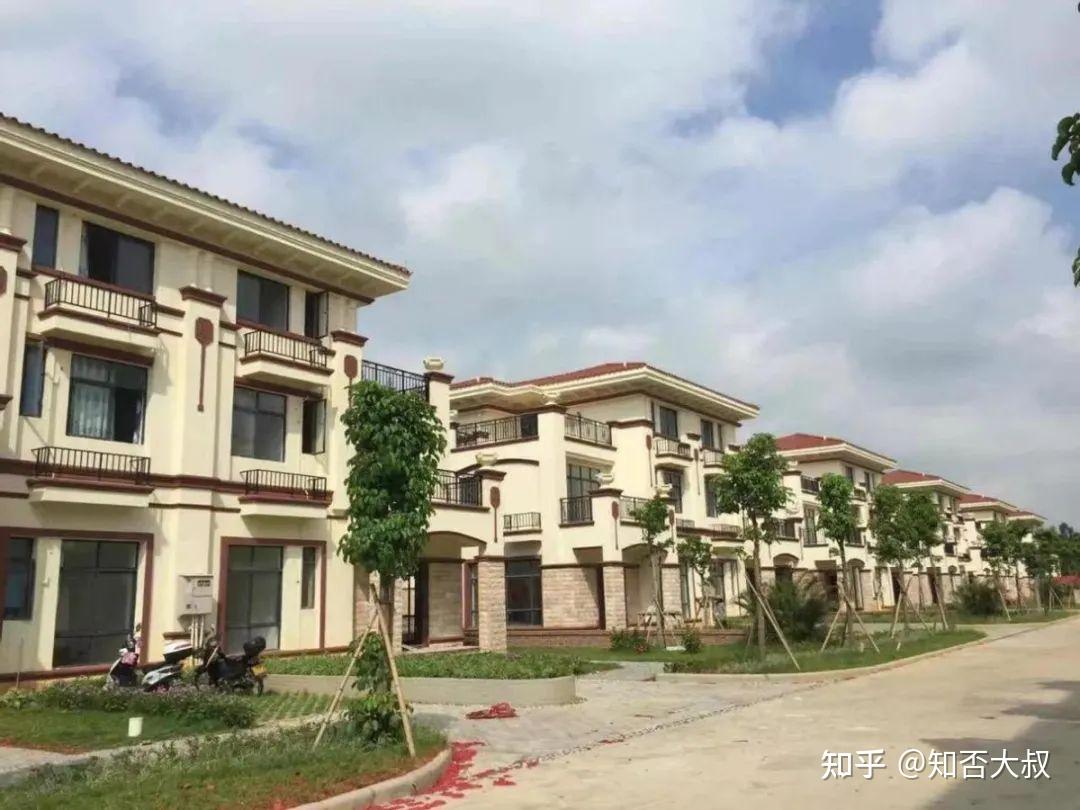 Tỷ phú xây 258 căn biệt thự tặng cả làng vẫn gây tranh cãi đến mức không dám về quê: Cái kết sau 8 năm- Ảnh 5.