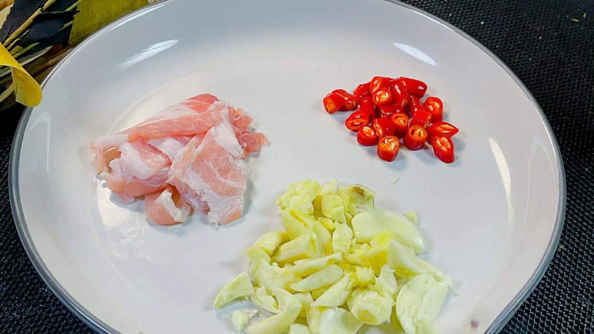 Món ăn này cực mới lạ, chắc chắn bạn chưa từng thử: Nấu dễ, giòn ngon lại thanh nhiệt giải độc, bổ tim và giúp ngủ ngon - Ảnh 2.