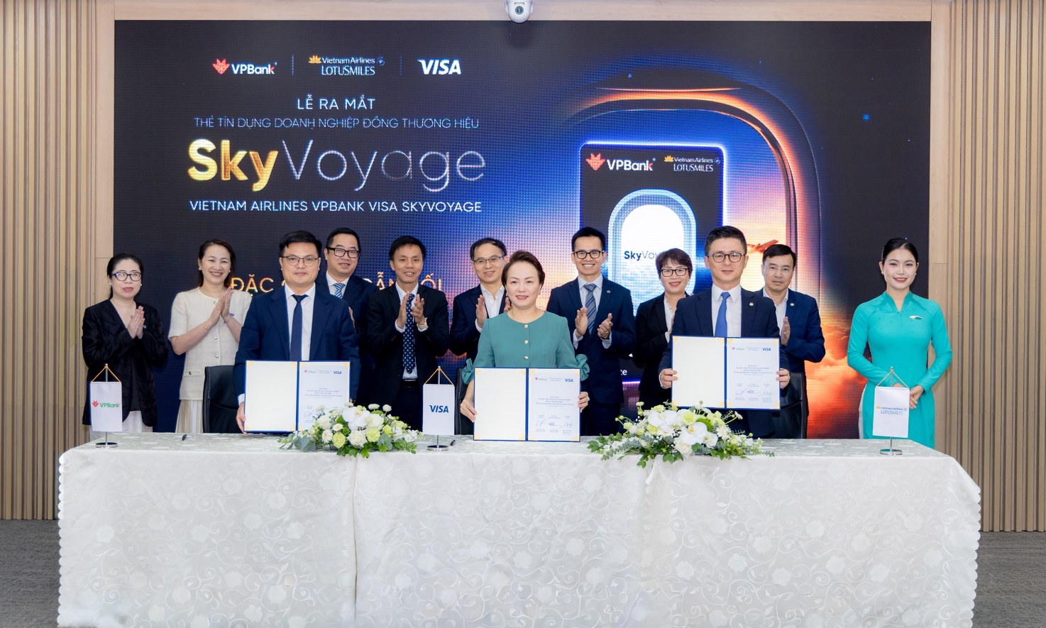 Biến chi tiêu doanh nghiệp thành dặm bay: VPBank, Vietnam Airlines và Visa ra mắt thẻ SkyVoyage - Ảnh 1. Biến chi tiêu doanh nghiệp thành dặm bay: VPBank, Vietnam Airlines và Visa ra mắt thẻ SkyVoyage - Ảnh 1.