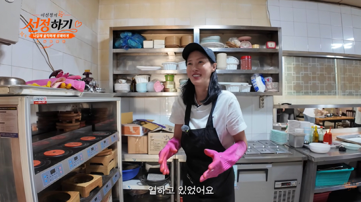 Ngọc nữ showbiz ly hôn sau 2 tháng cưới, nay hết tiền phải đi rửa chén- Ảnh 1.