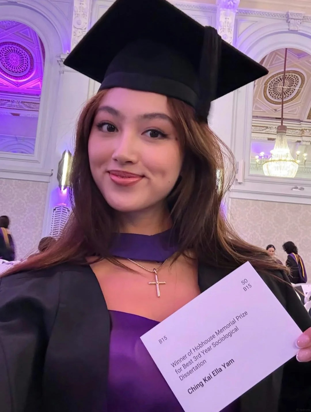 Ái nữ duy nhất của "ông trùm màn ảnh" viral khắp MXH vì loạt ảnh tốt nghiệp: Nhan sắc và thành tích đều khiến ai nể phục- Ảnh 4.