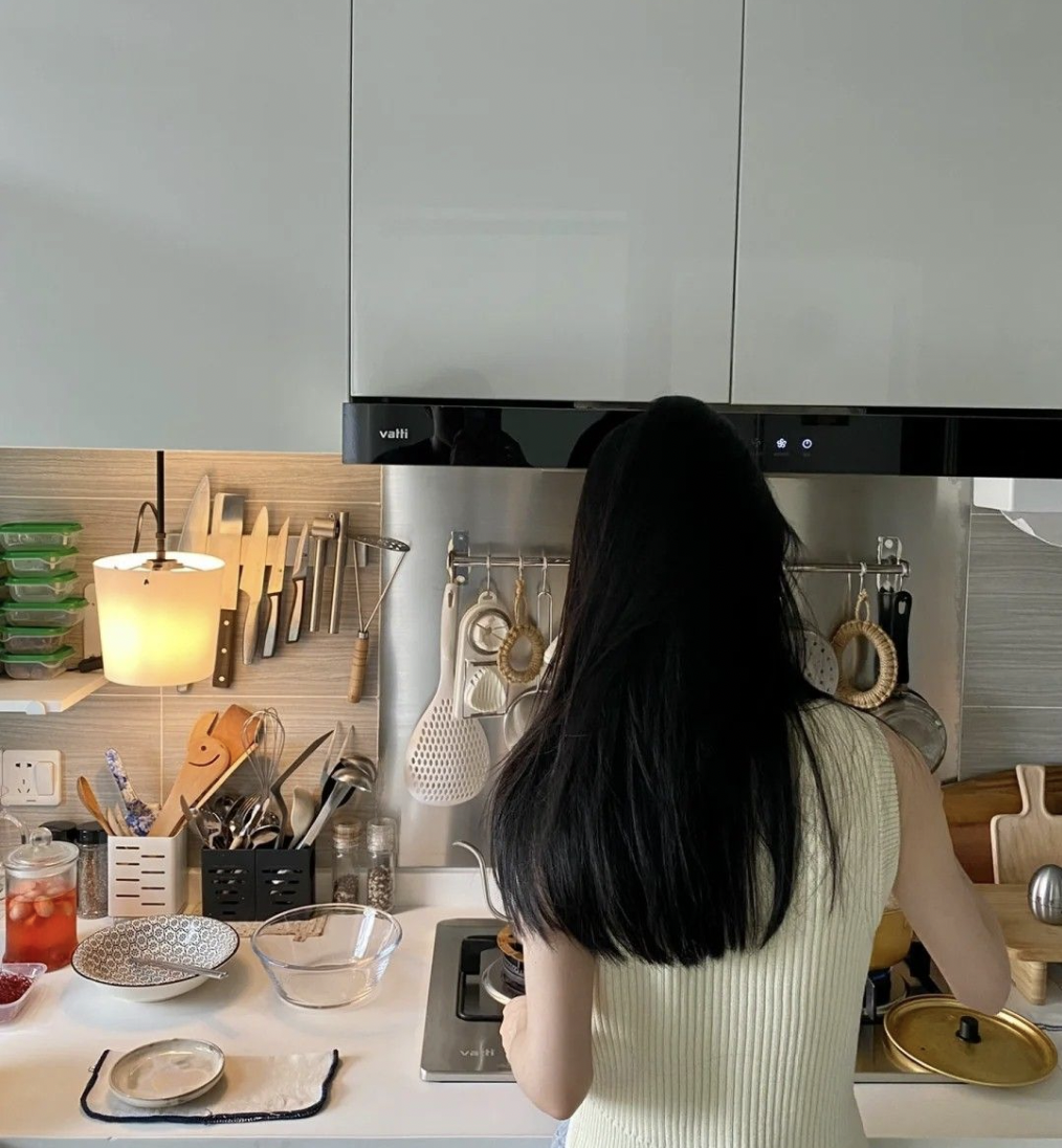 Tiết kiệm hơn 30% thu nhập mỗi tháng vẫn bị chê "tiêu hoang": Bảng chi tiêu của cô gái lương 17 triệu gây tranh cãi- Ảnh 3.
