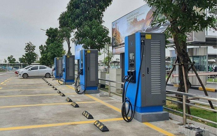 Công ty trạm sạc VinFast của tỷ phú Phạm Nhật Vượng ra thông báo tạm ngừng một việc quan trọng- Ảnh 1.