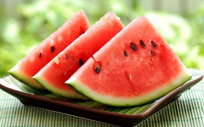Nắng nóng, hạn chế 2 thực phẩm quen thuộc và bổ sung ngay 4 món này: Toàn nguyên liệu bán đầy chợ Việt, vừa ngon vừa giúp cơ thể "hạ nhiệt"- Ảnh 1.
