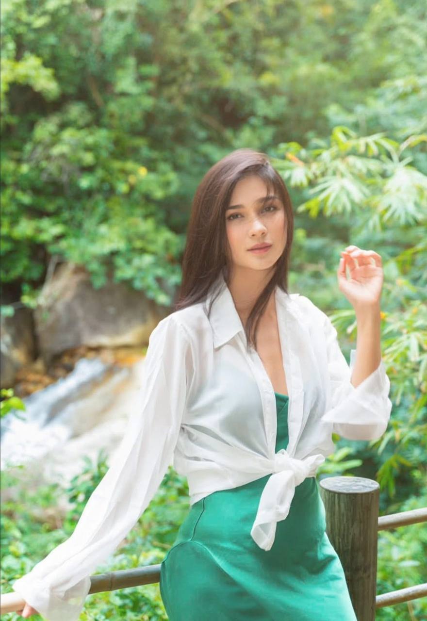 Phu nhân đạo diễn trăm tỷ tự "chịu thua" khi đứng cạnh Kim Tuyến- Ảnh 4.